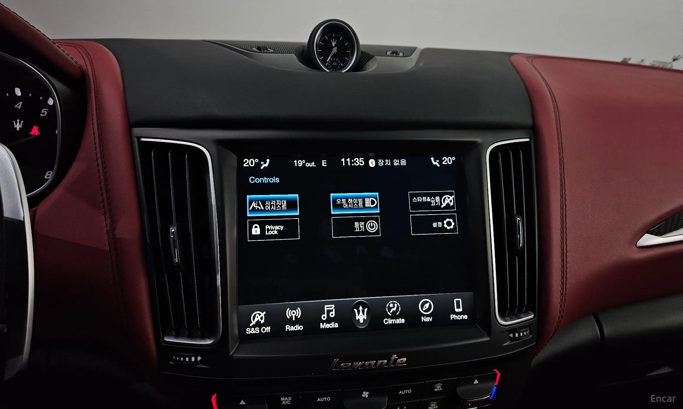 Maserati Levante превью 16