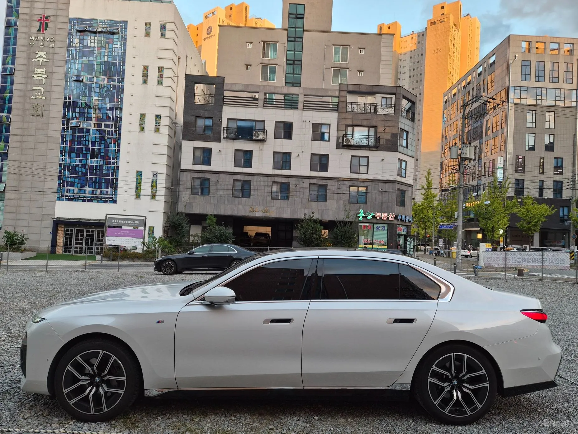 BMW 7 Series (G70) превью 11