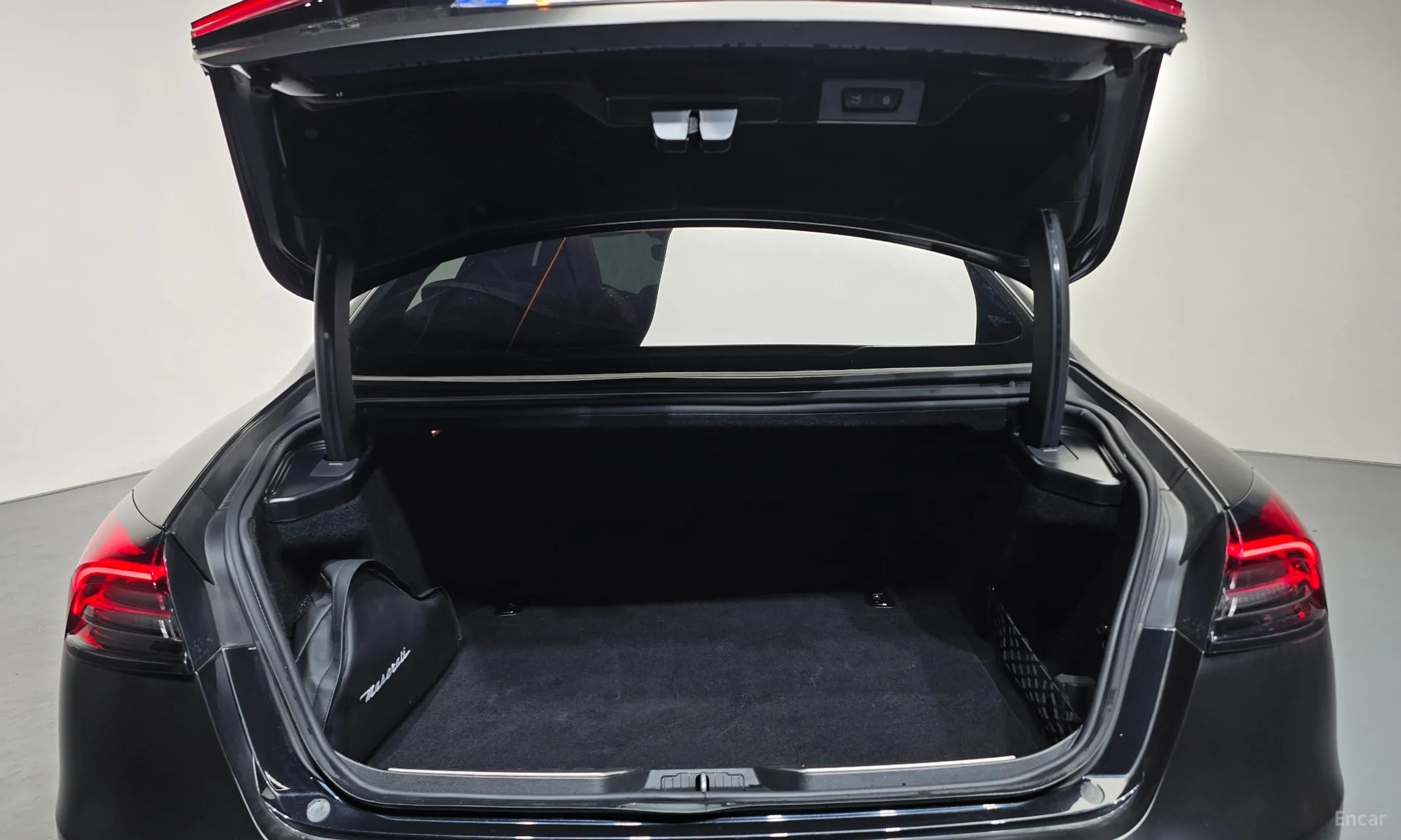 Maserati Quattroporte превью 20