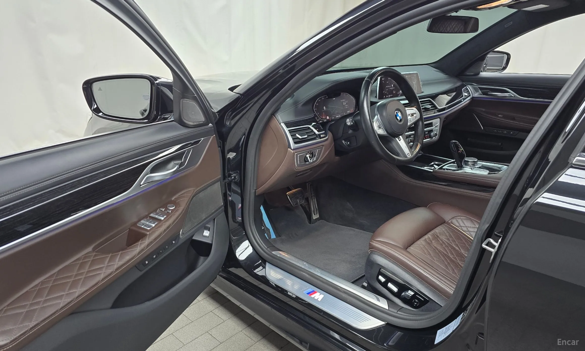 BMW 7 Series (G11) превью 10