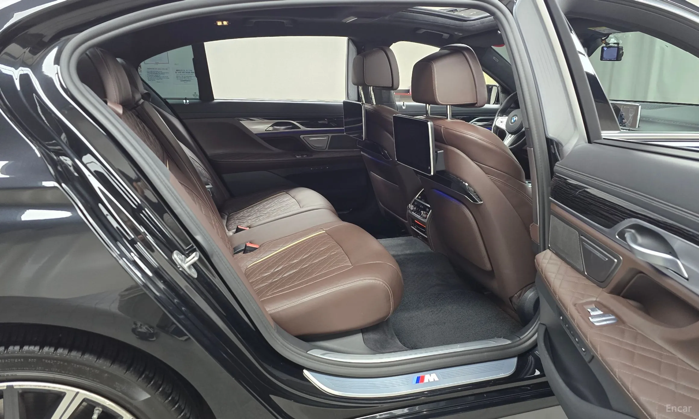 BMW 7 Series (G11) превью 12