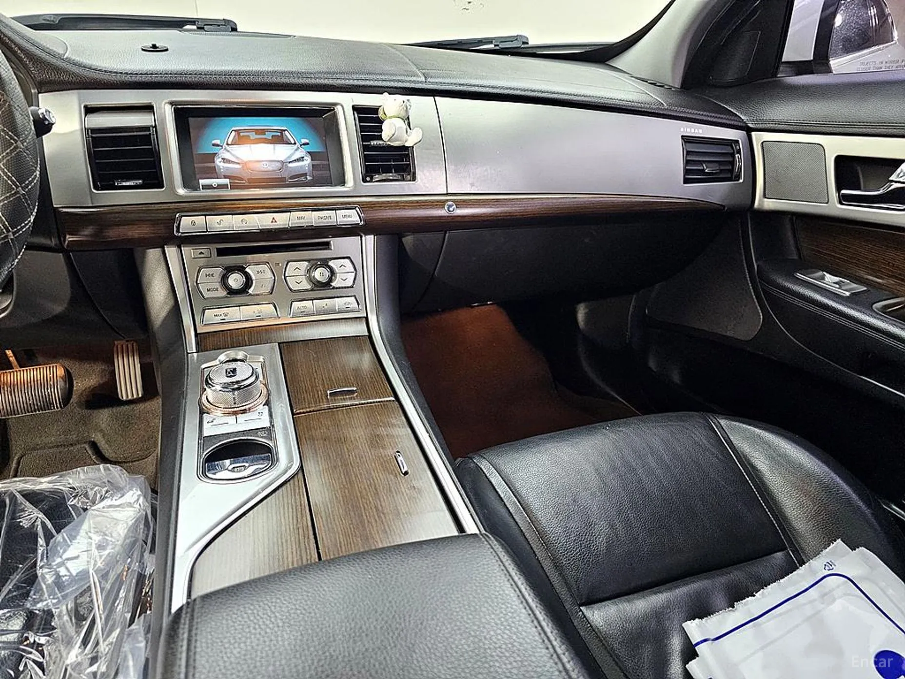 Jaguar New XF превью 10