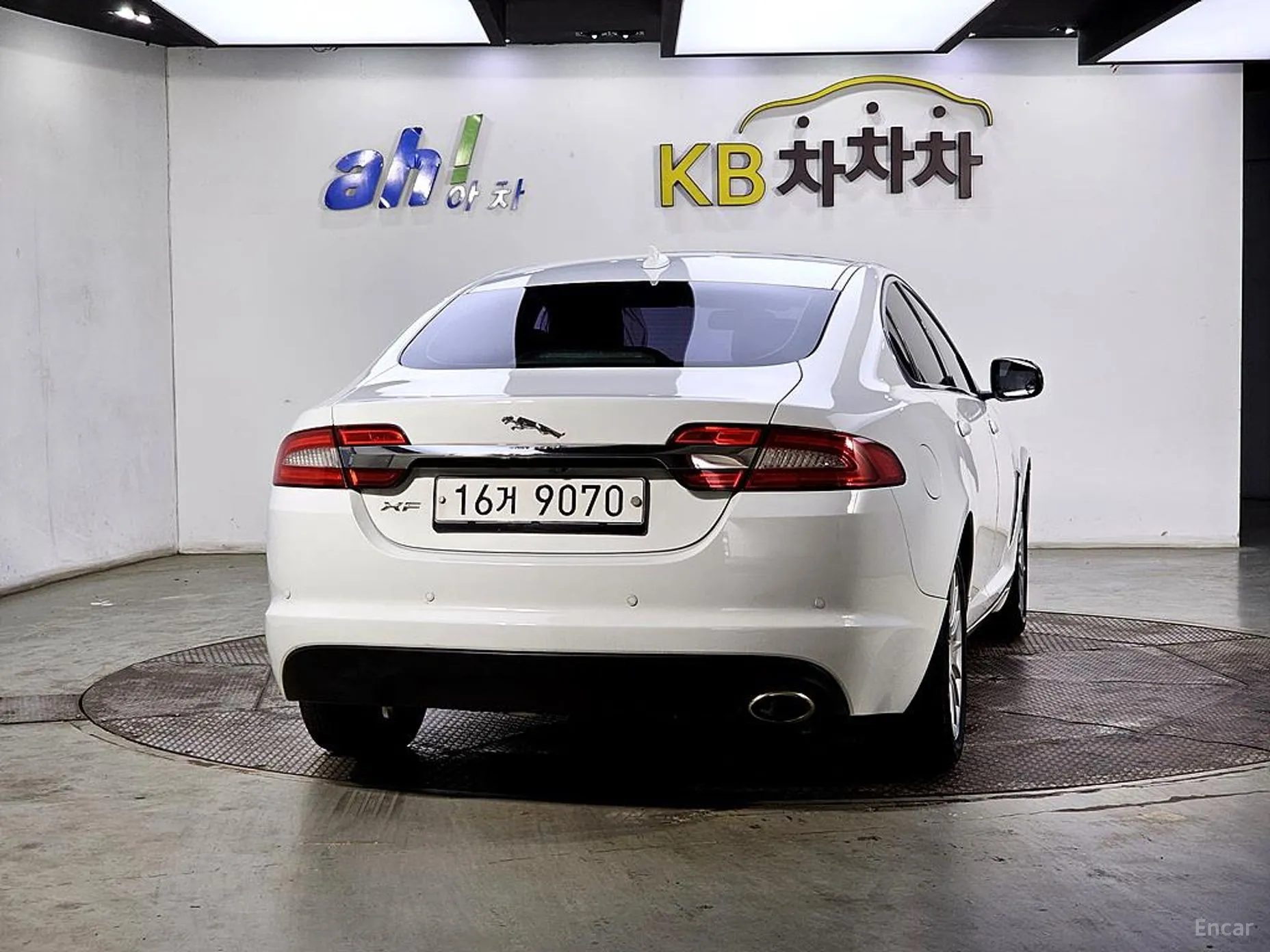 Jaguar New XF превью 3