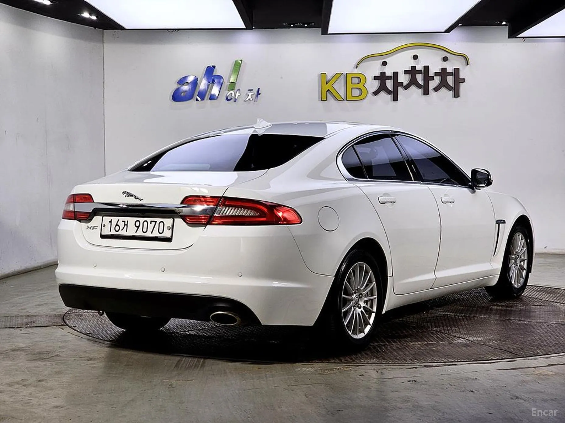 Jaguar New XF превью 4