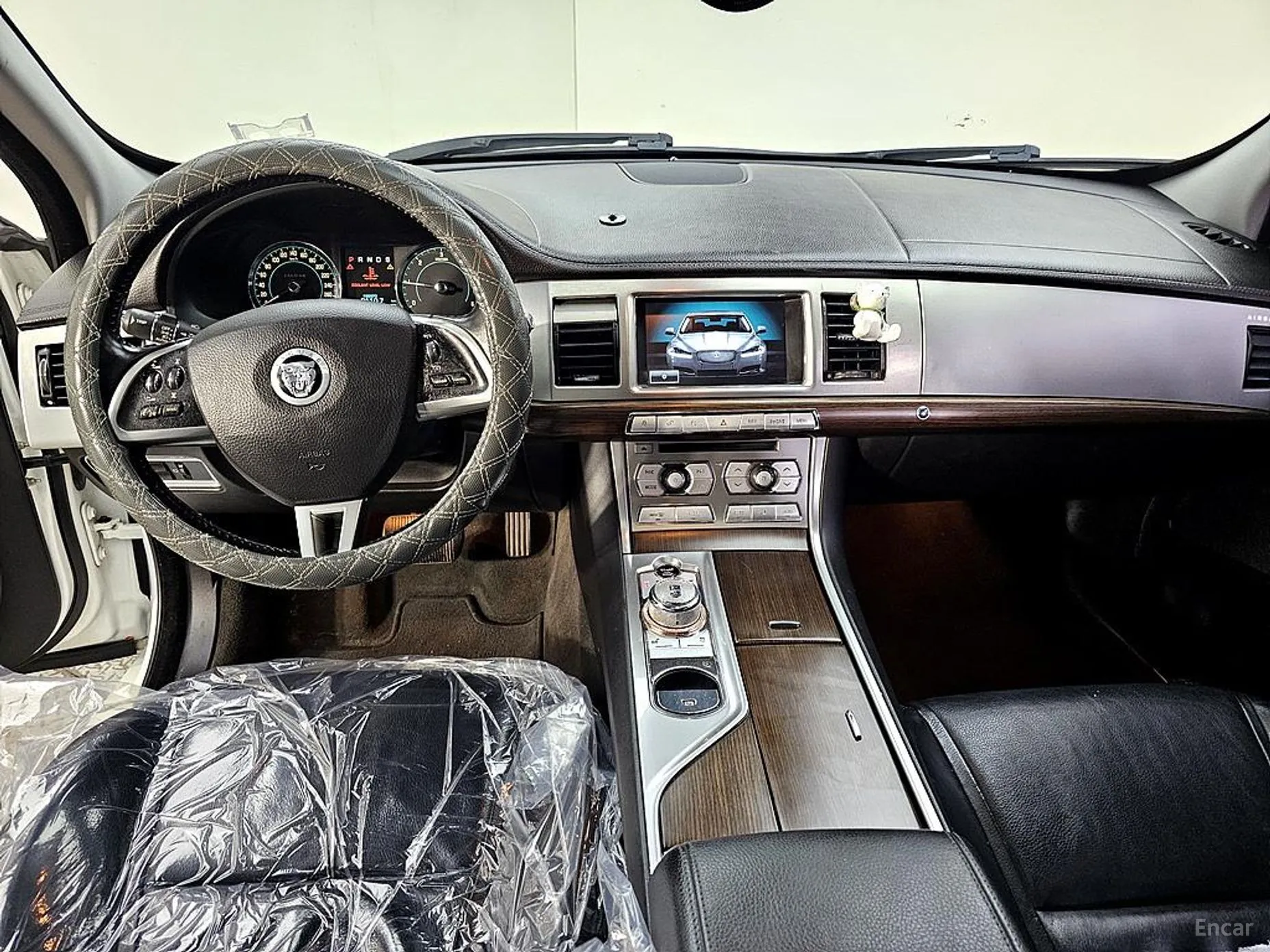 Jaguar New XF превью 5