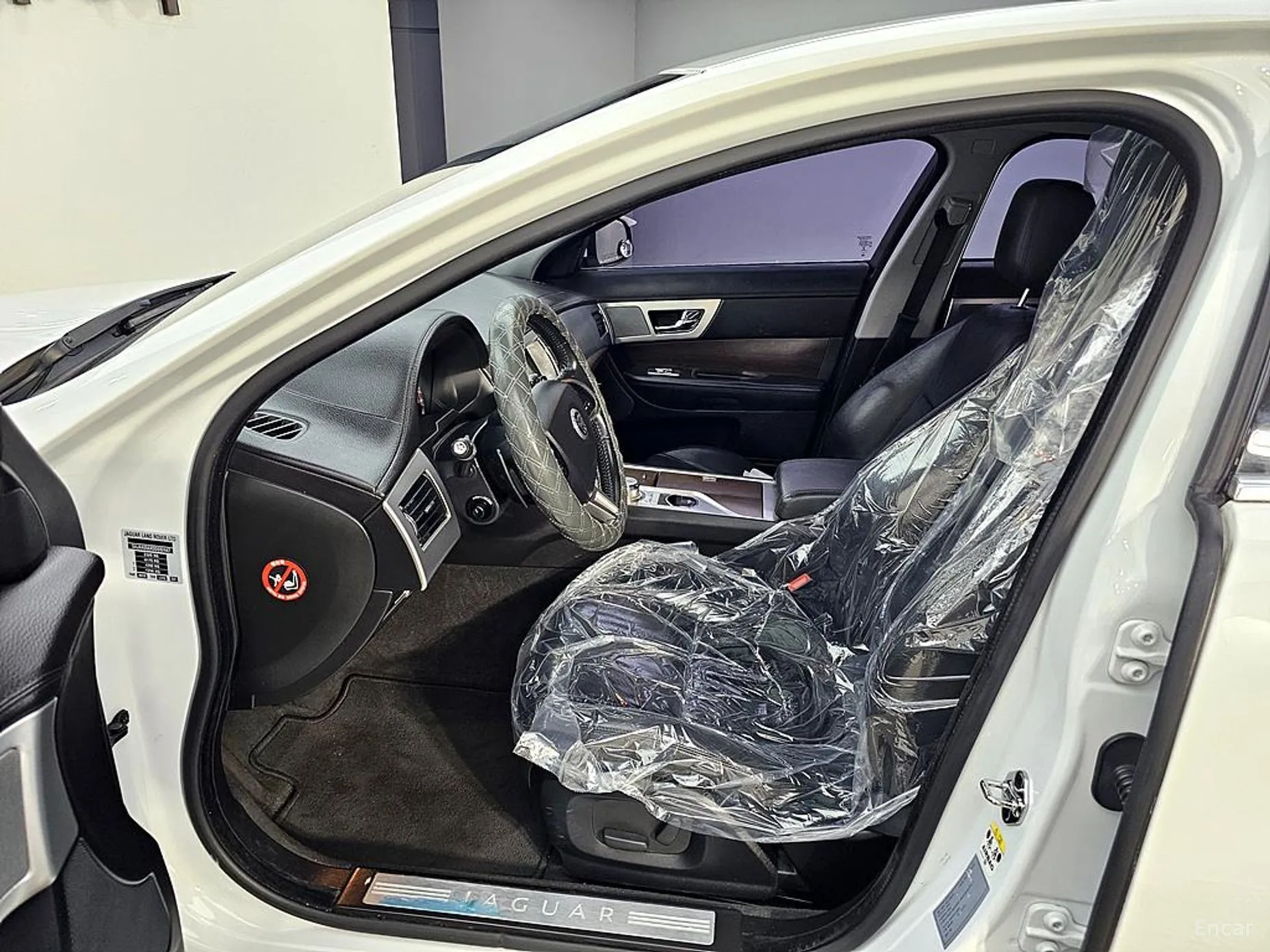 Jaguar New XF превью 8