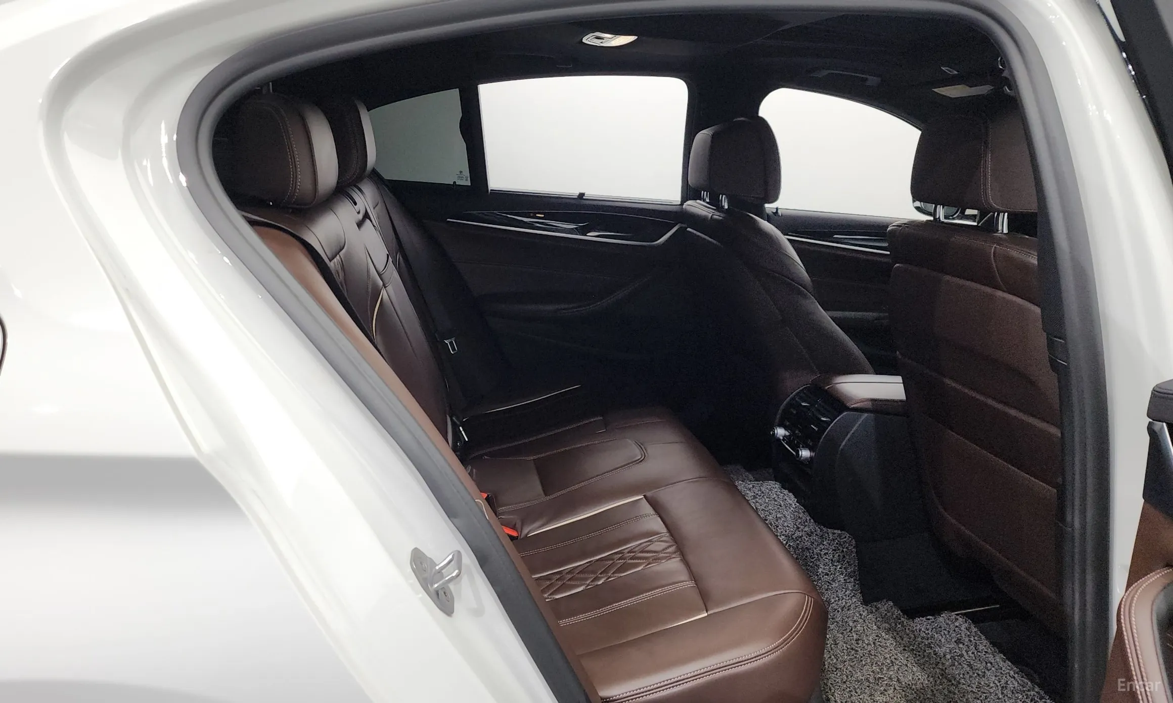 BMW 5 Series (G30) превью 12