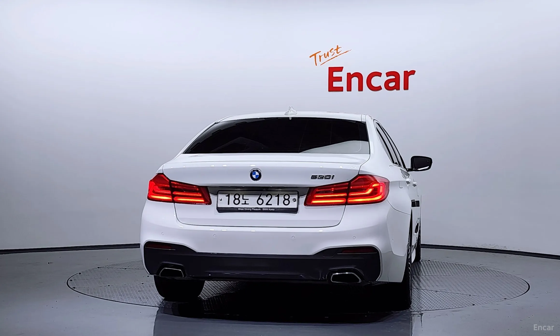 BMW 5 Series (G30) превью 4