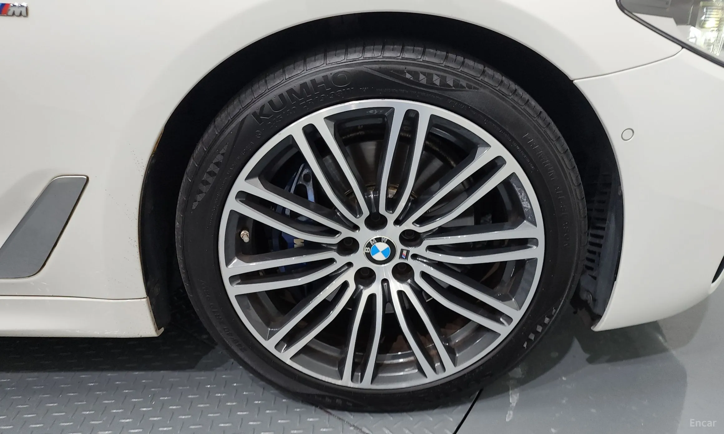 BMW 5 Series (G30) превью 5