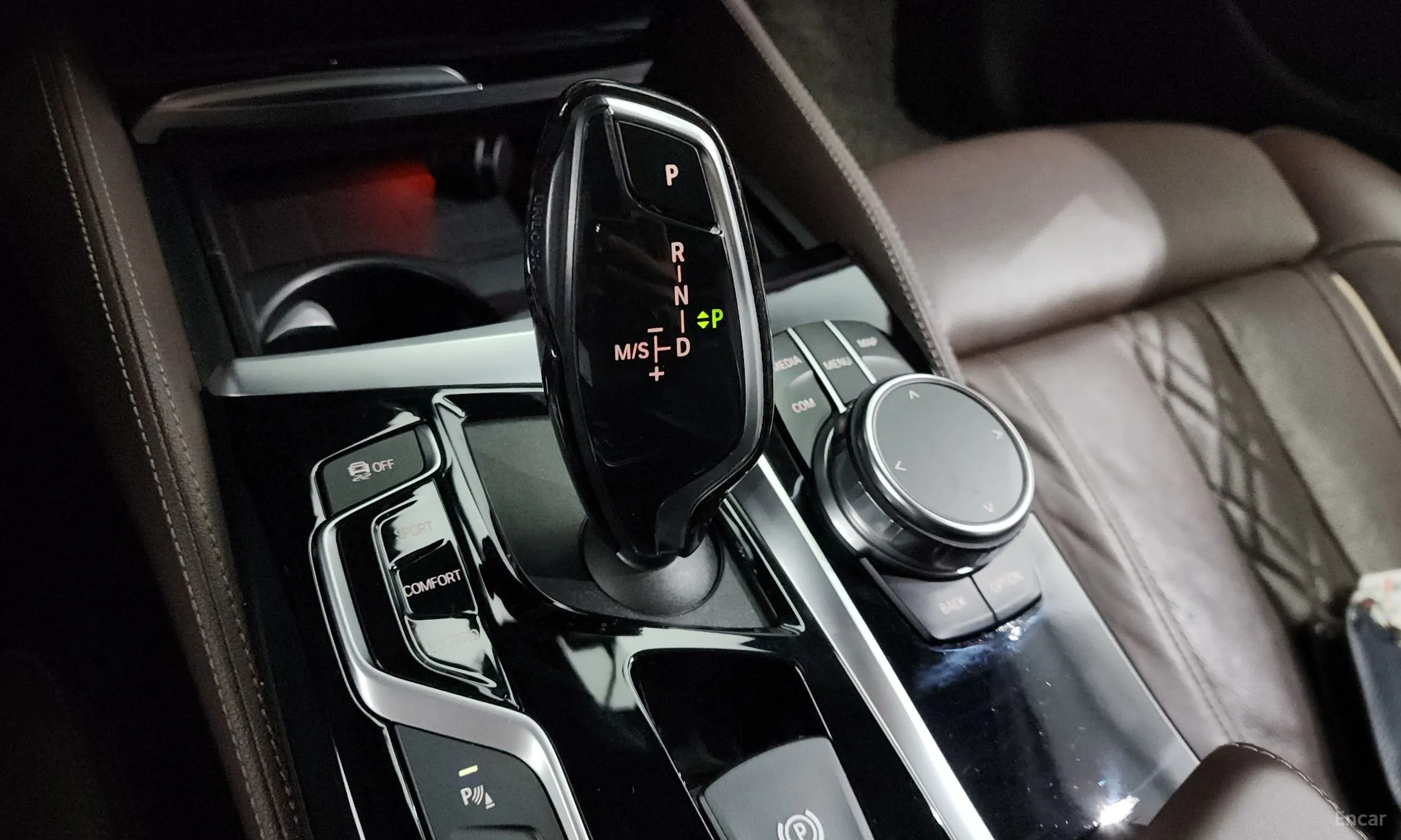 BMW 5 Series (G30) превью 9