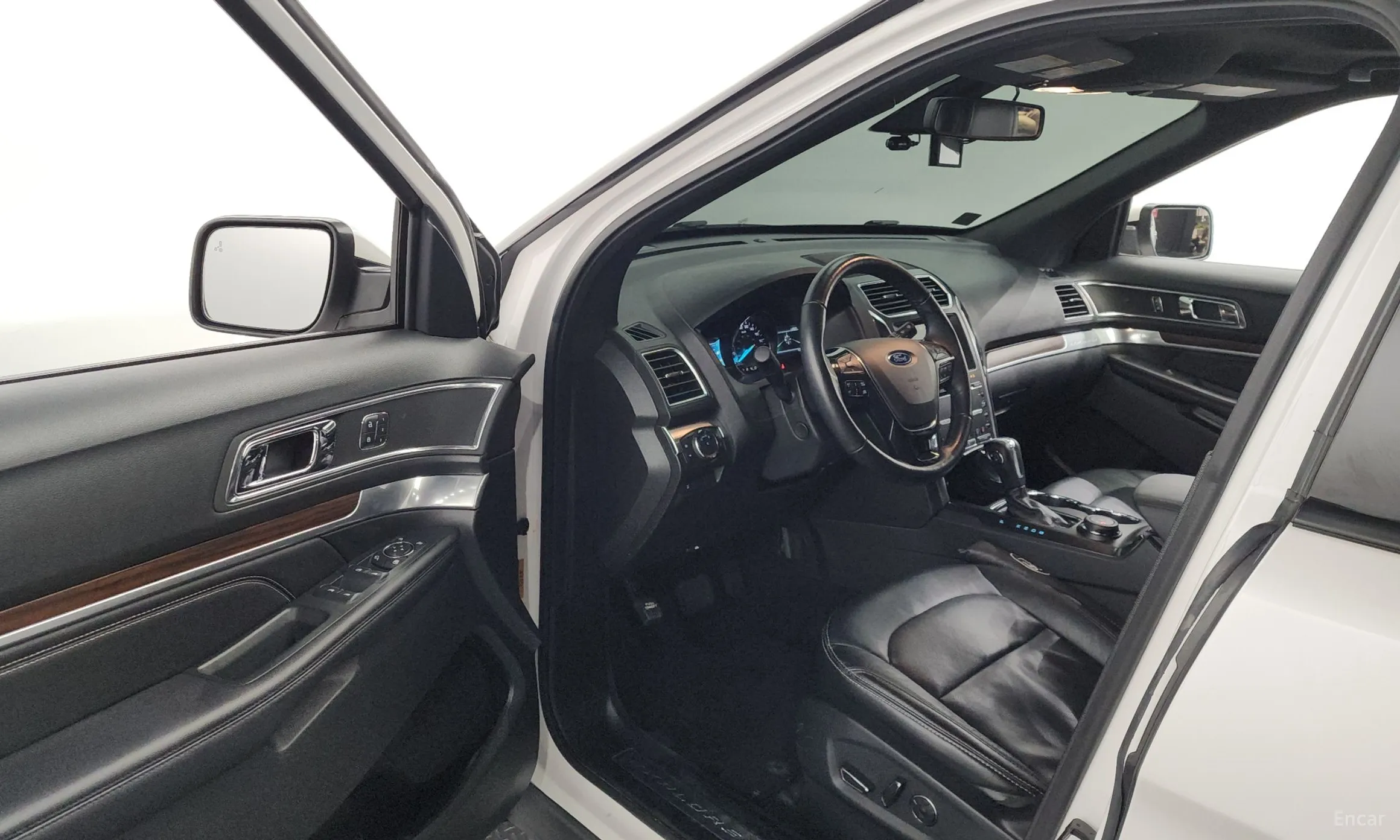 Ford Explorer превью 10