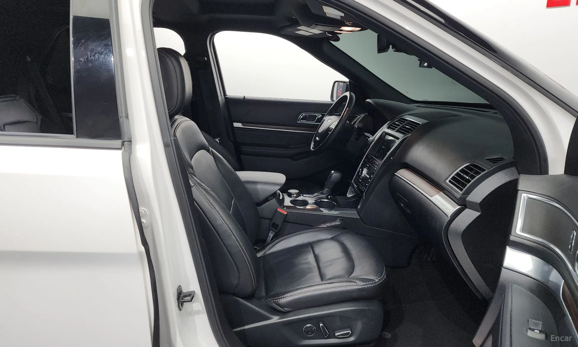 Ford Explorer превью 11