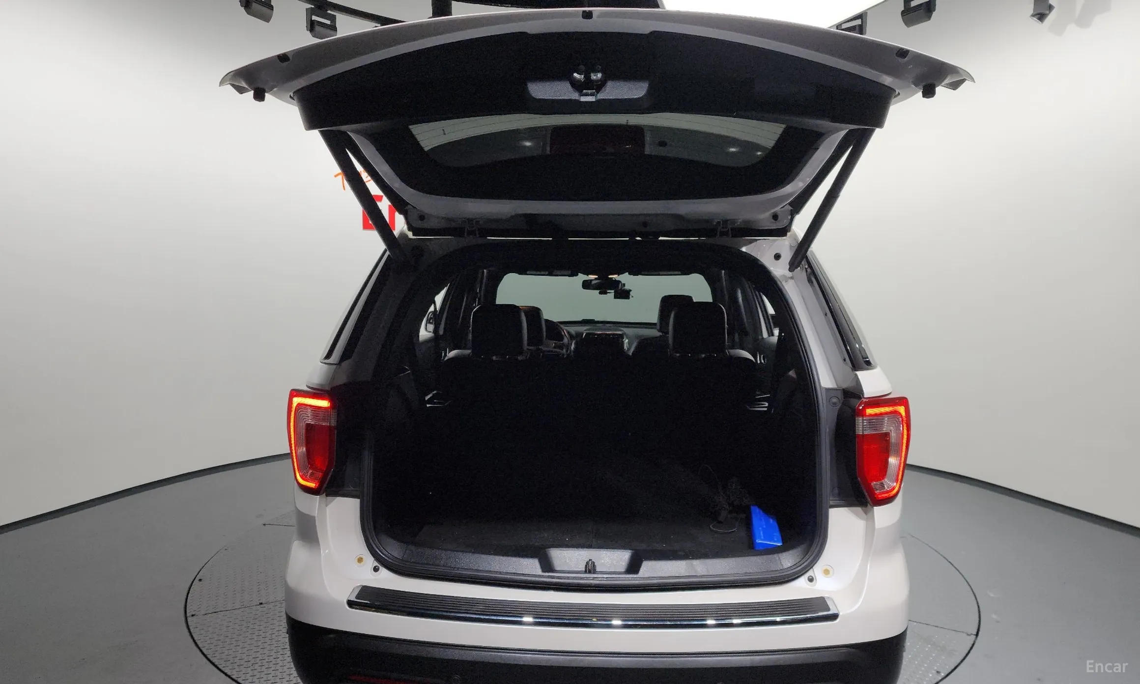 Ford Explorer превью 20