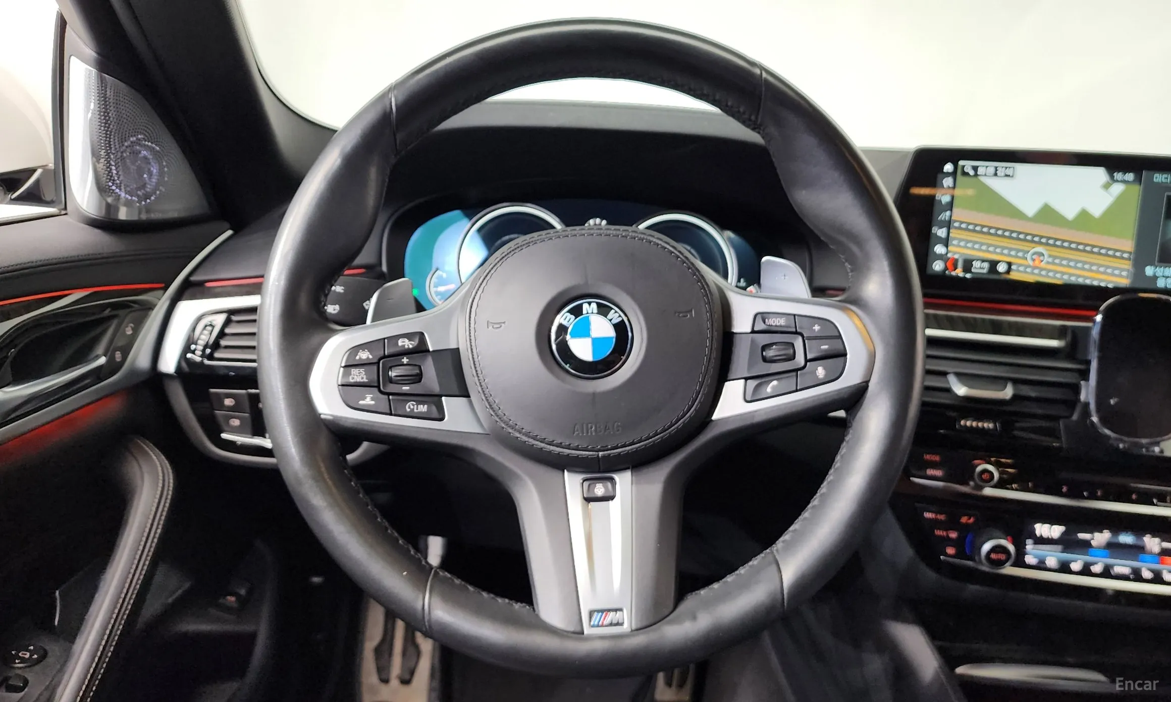 BMW 5 Series (G30) превью 13