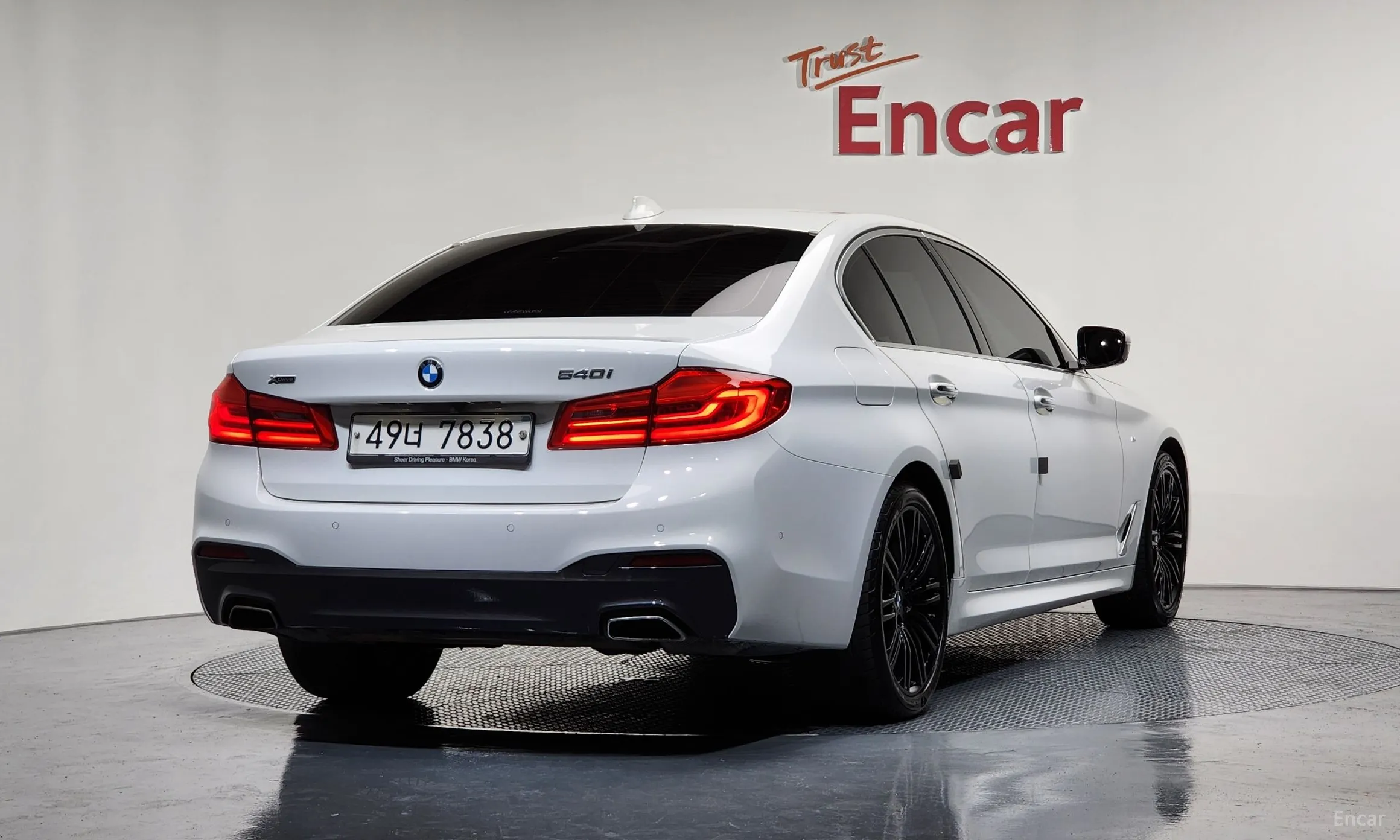 BMW 5 Series (G30) превью 2