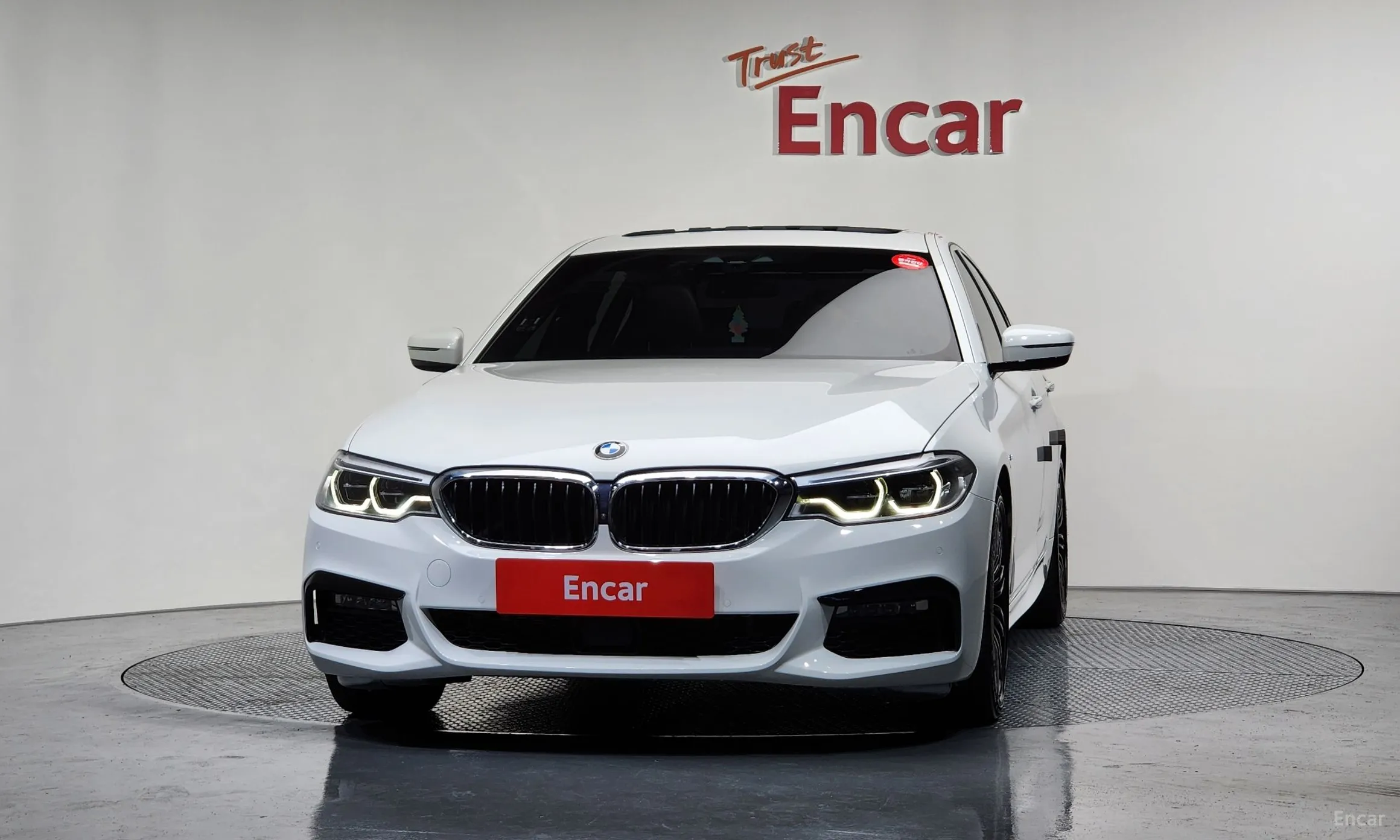 BMW 5 Series (G30) превью 3