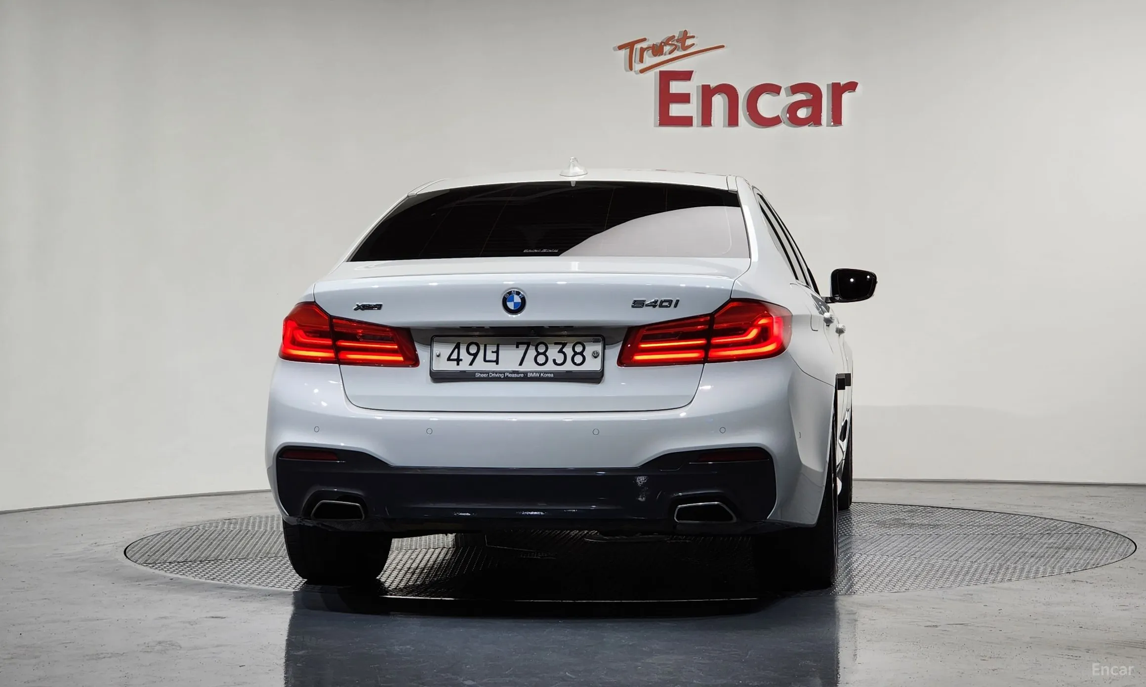 BMW 5 Series (G30) превью 4