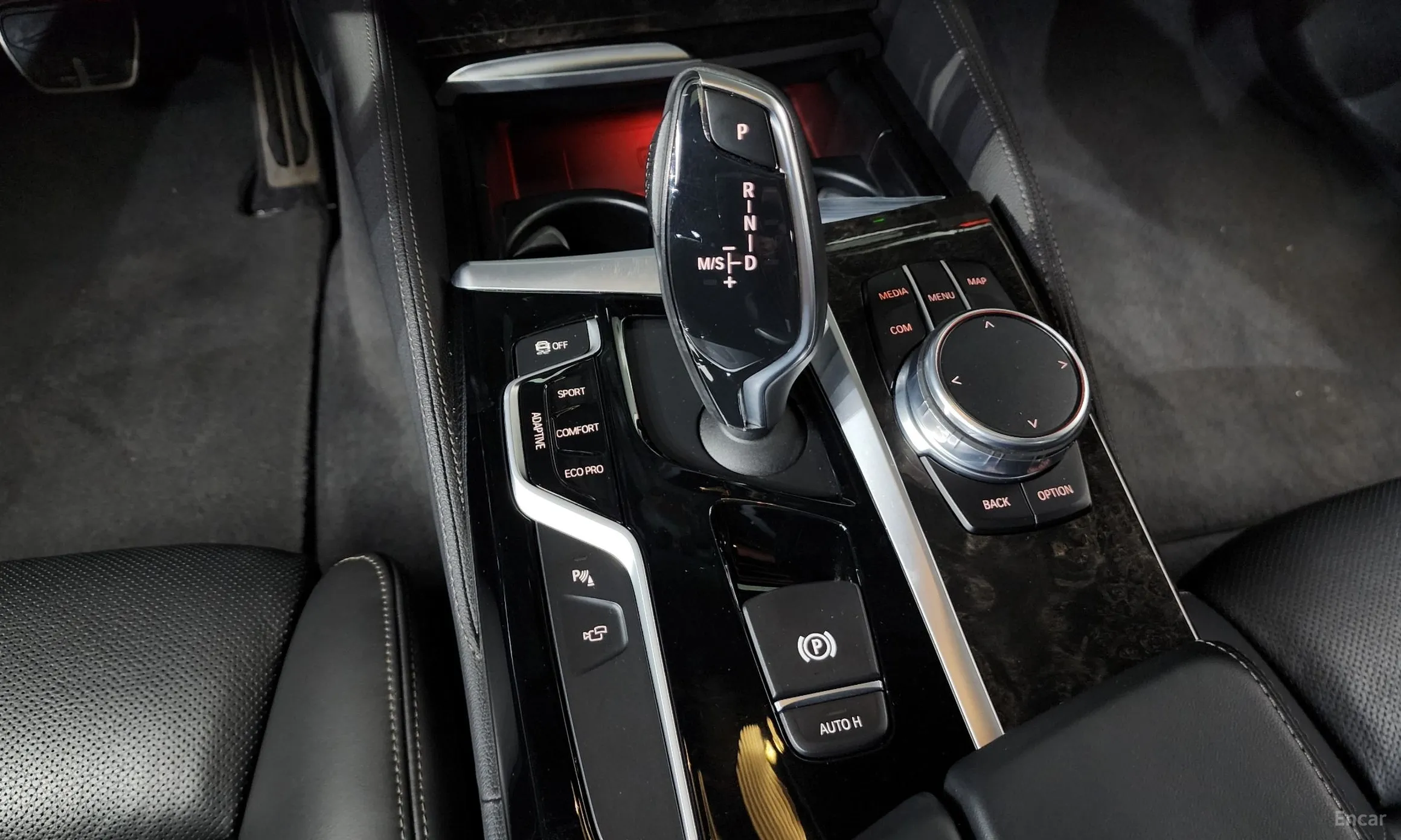 BMW 5 Series (G30) превью 9