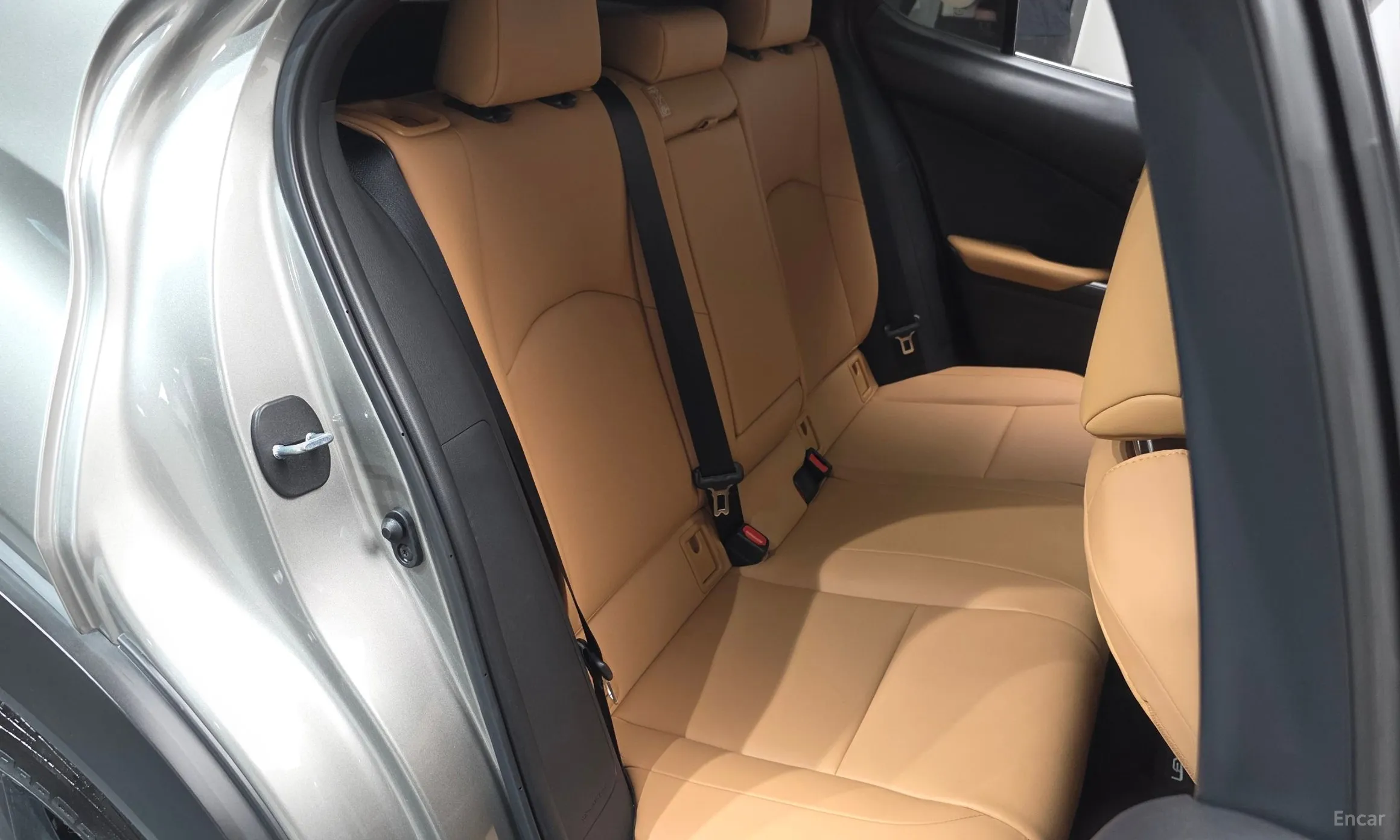 Lexus UX250h превью 12