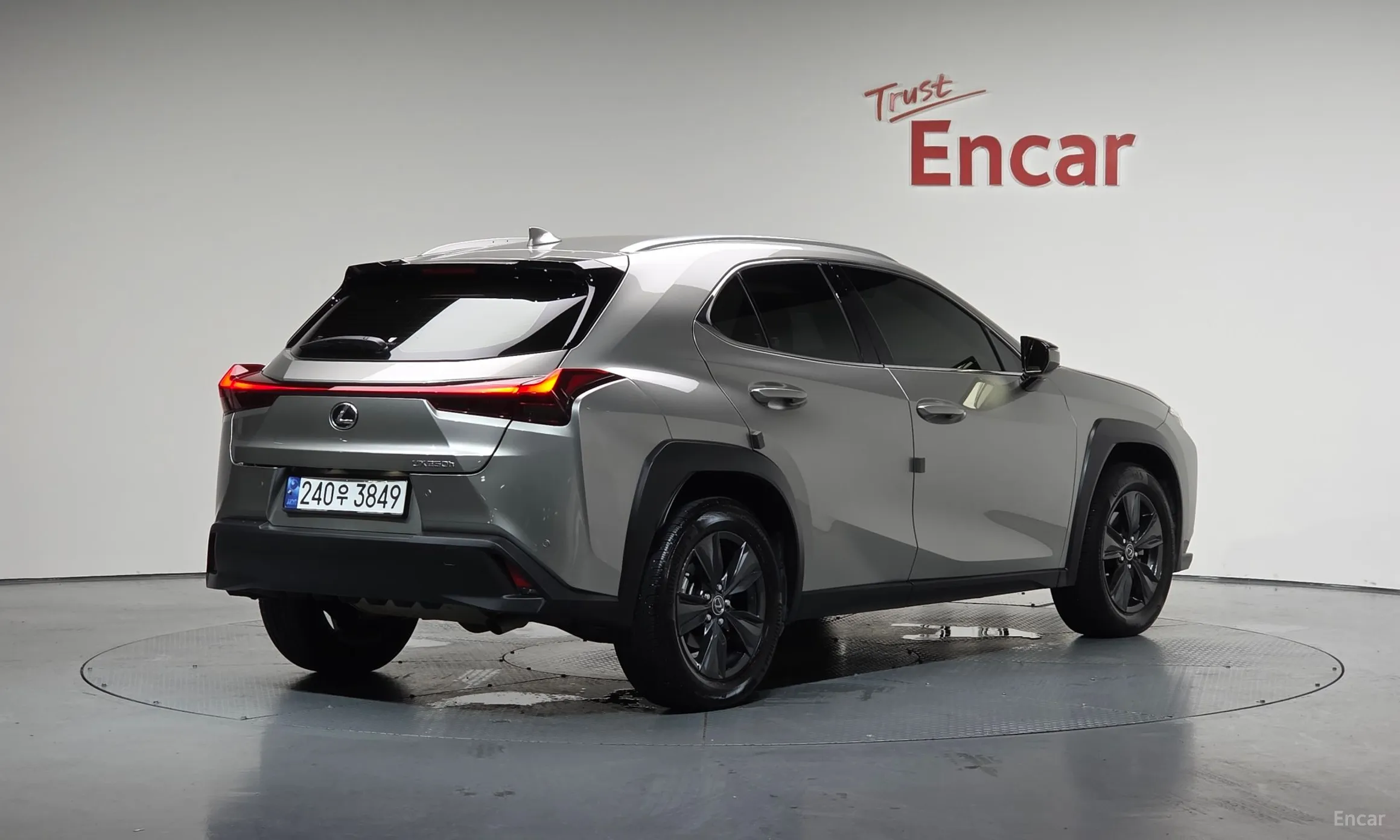 Lexus UX250h превью 2