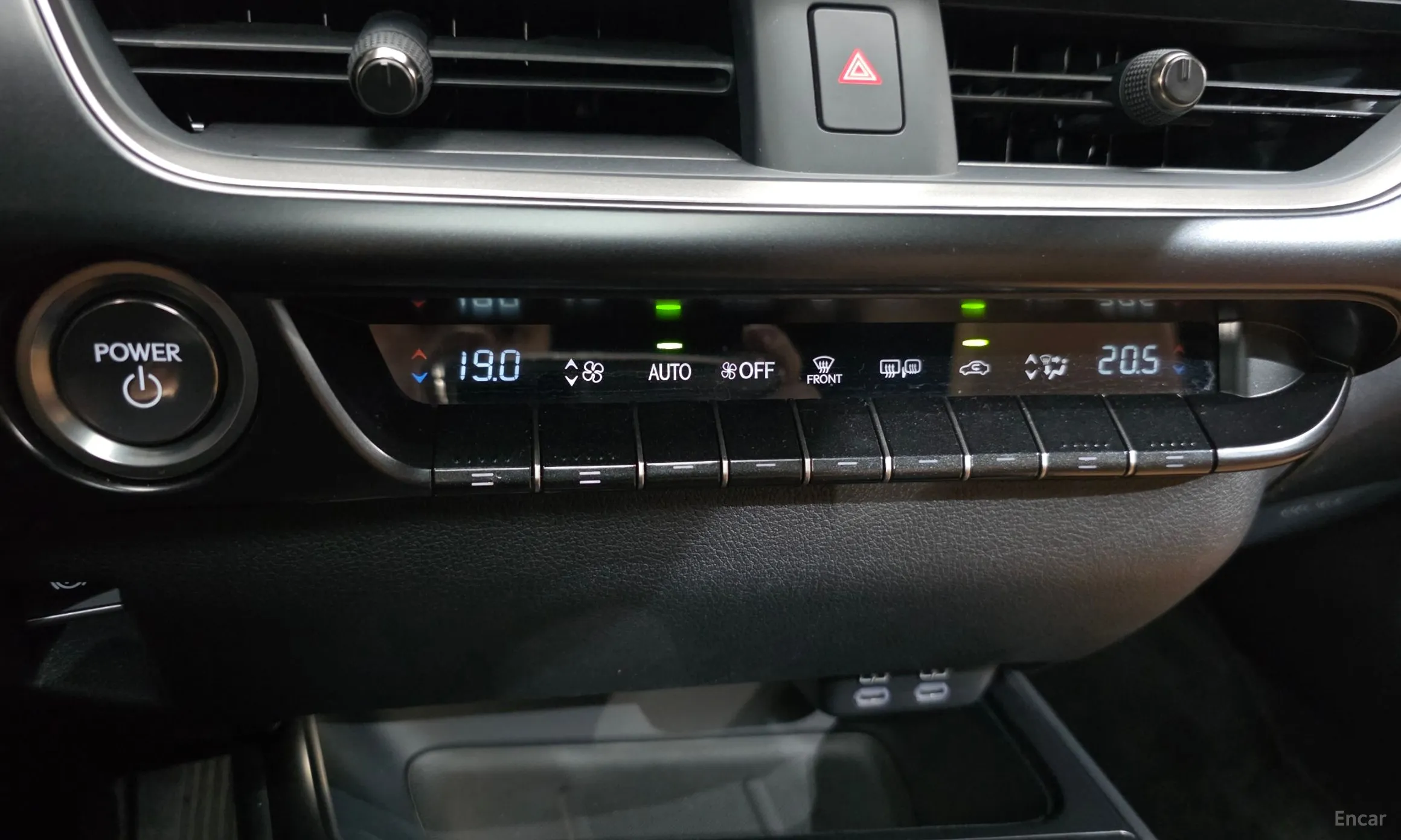 Lexus UX250h превью 16