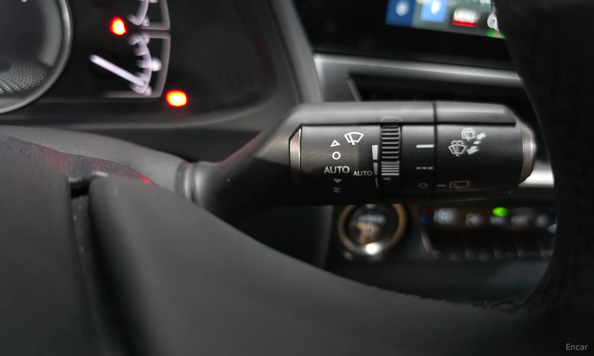 Lexus UX250h превью 17