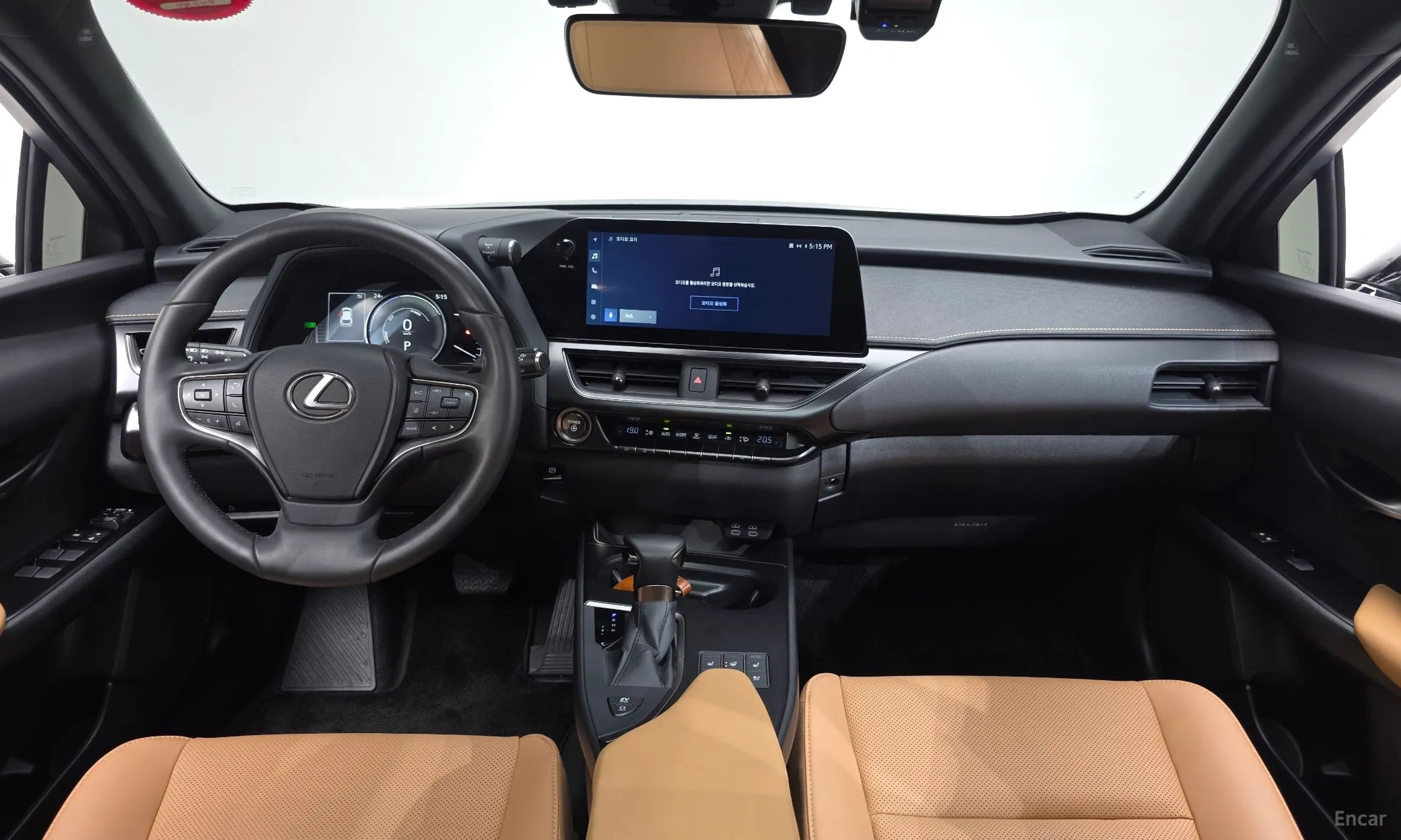 Lexus UX250h превью 7