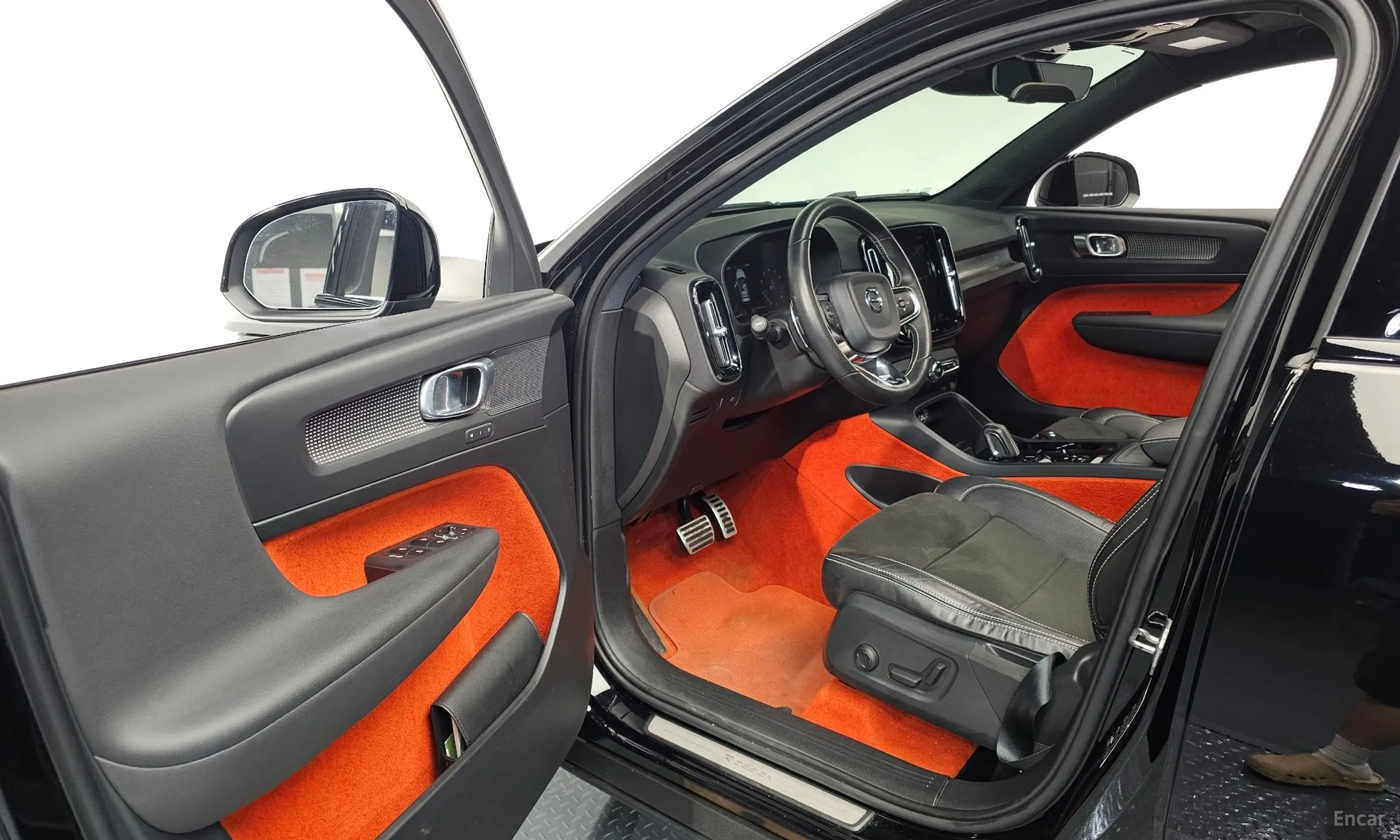 Volvo XC40 превью 10