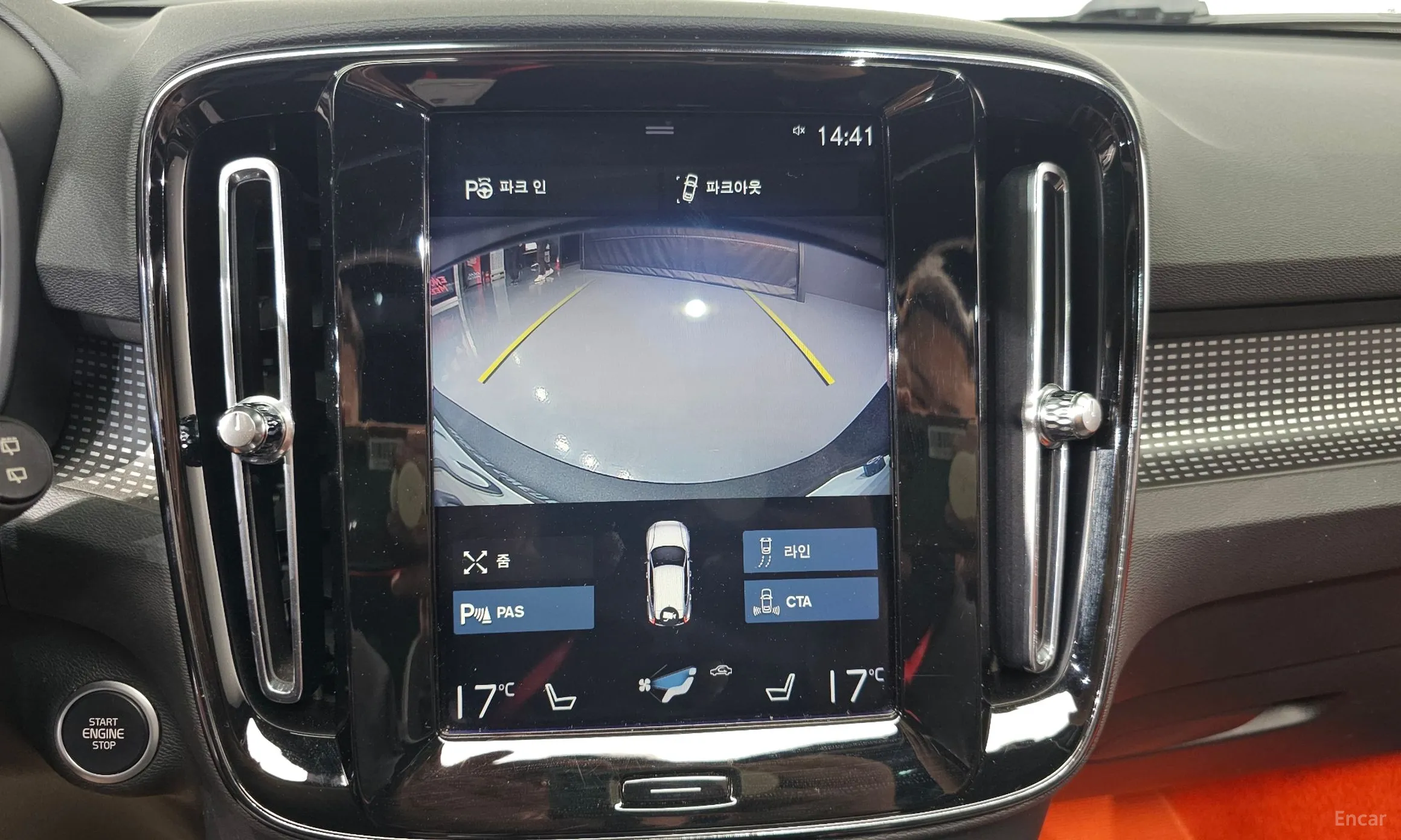 Volvo XC40 превью 15