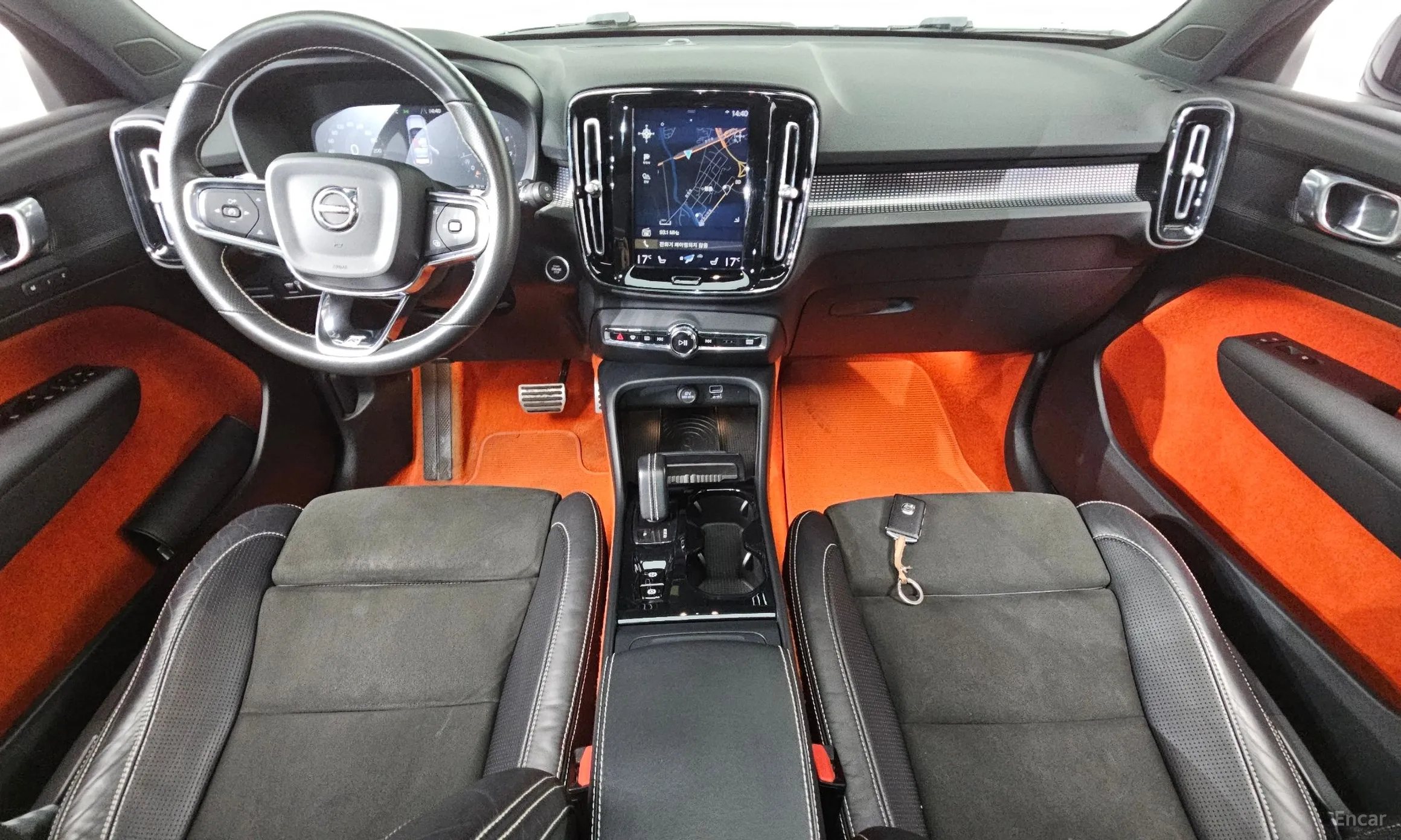 Volvo XC40 превью 7