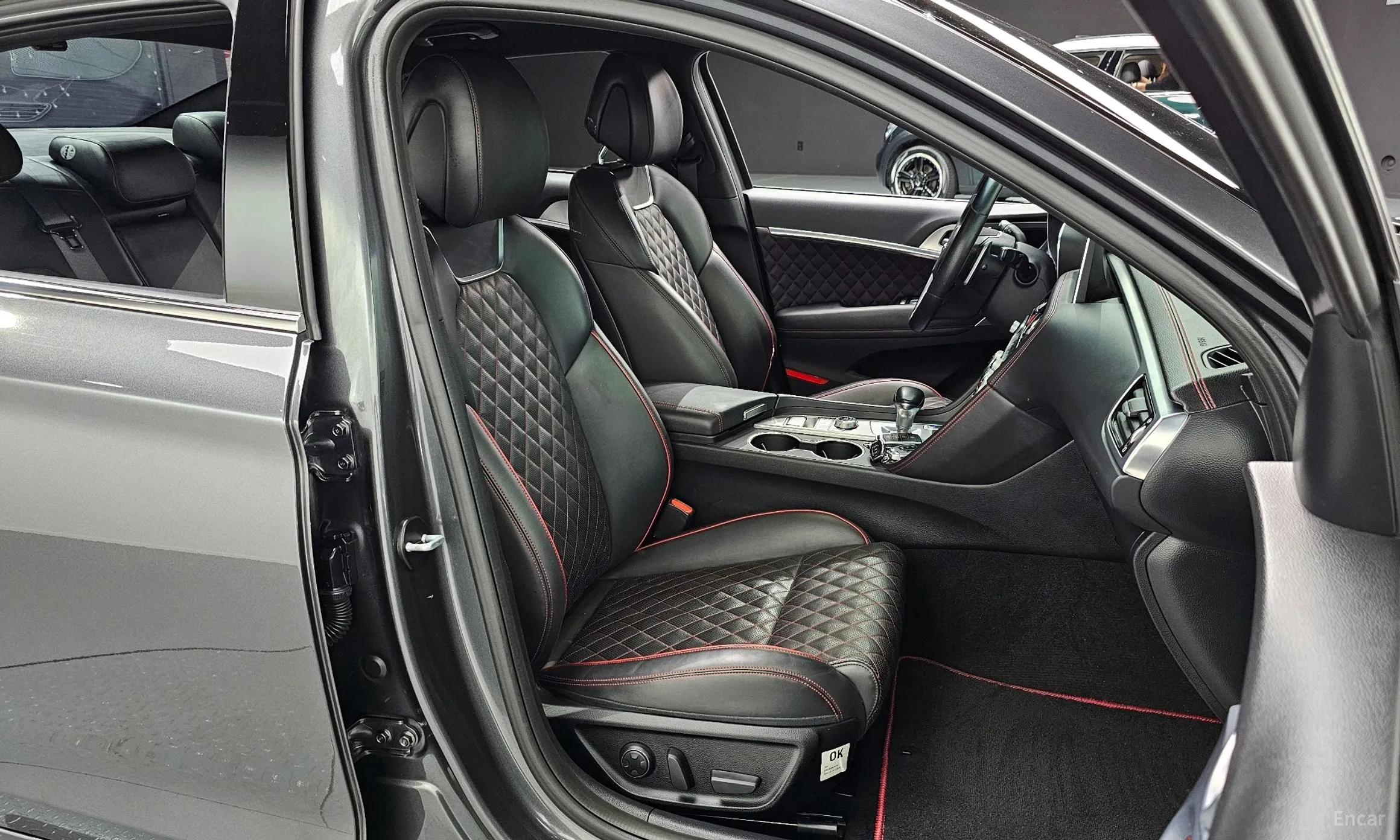 Genesis G70 превью 10