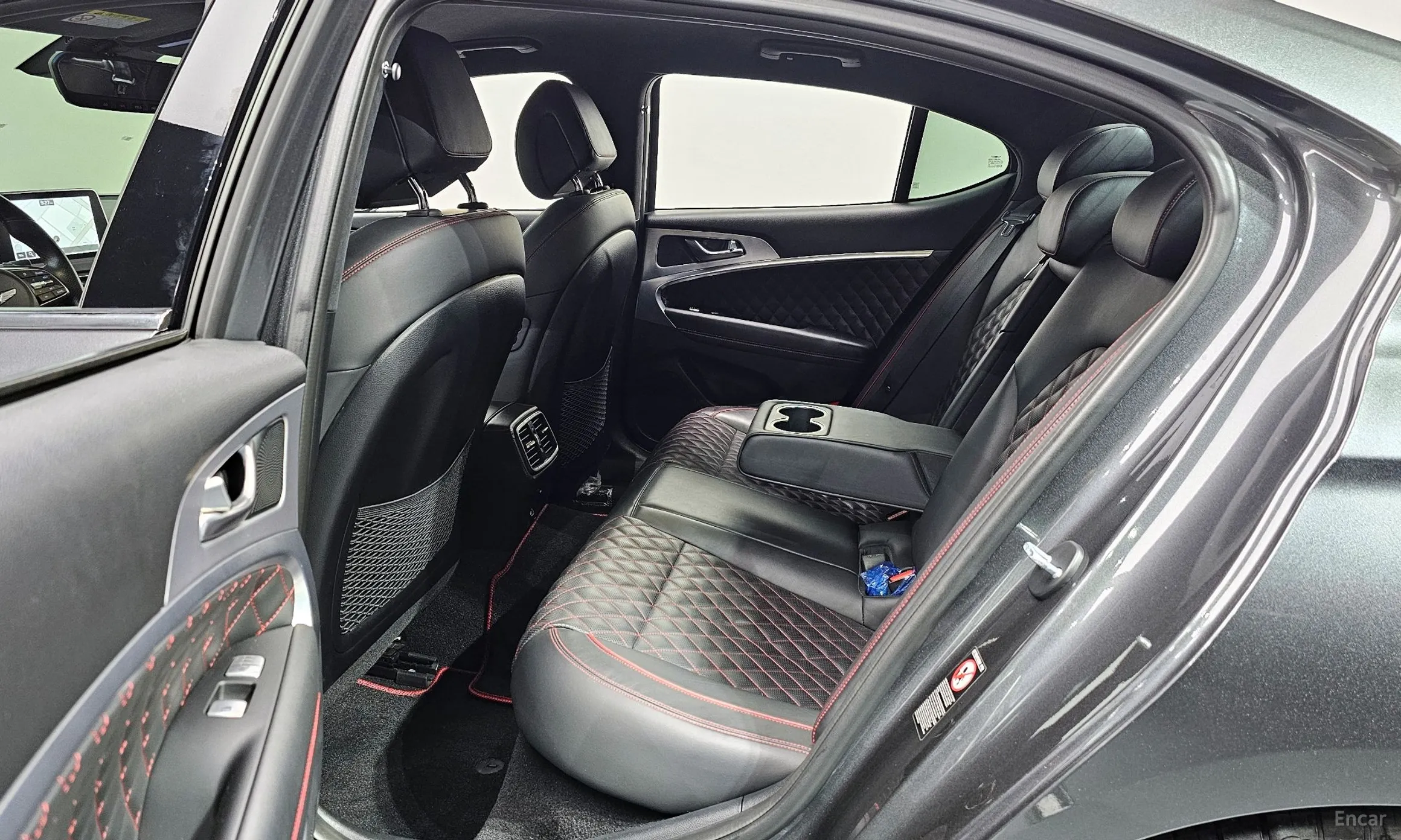 Genesis G70 превью 12