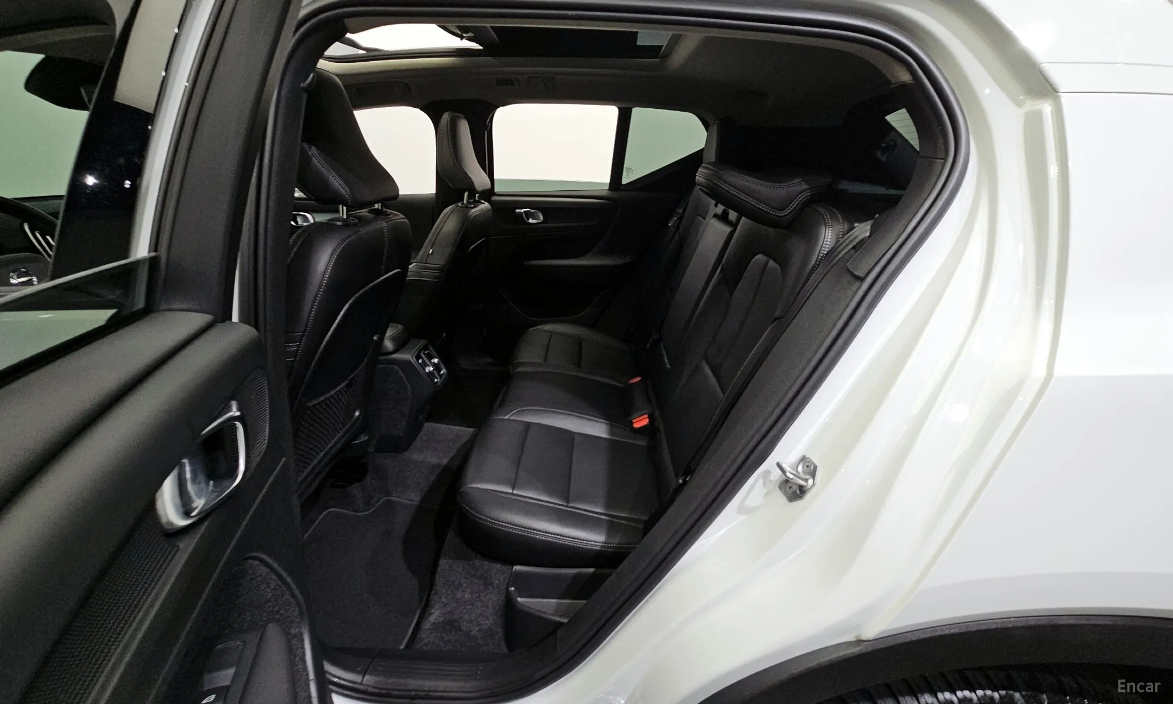 Volvo XC40 превью 11