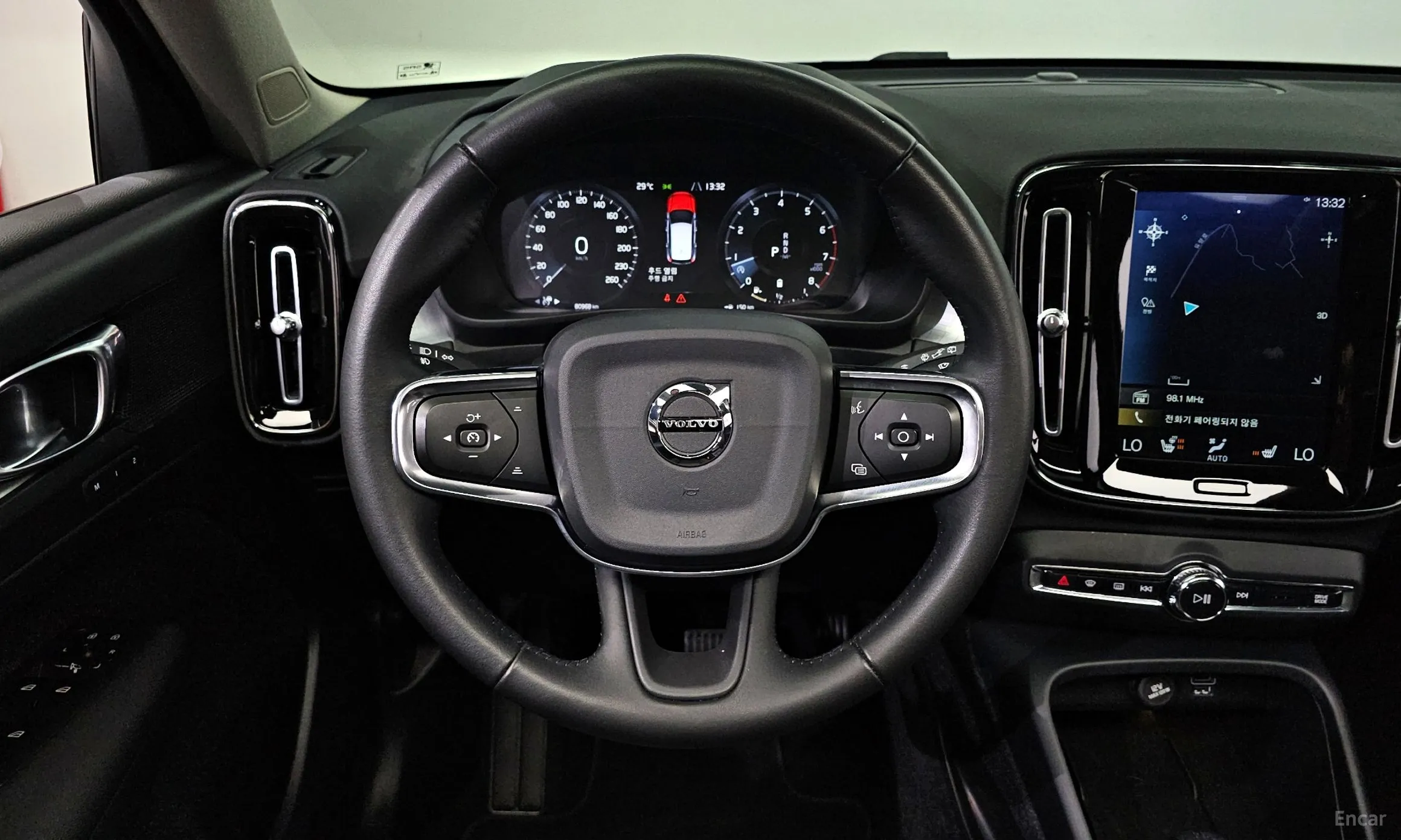 Volvo XC40 превью 14