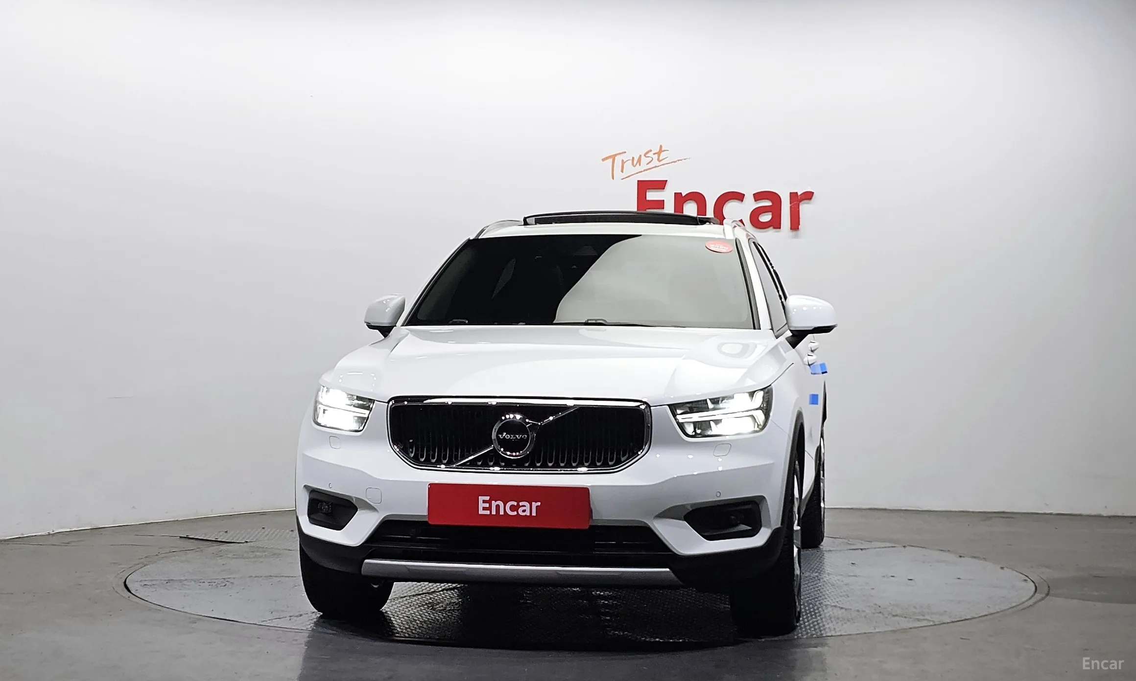 Volvo XC40 превью 3