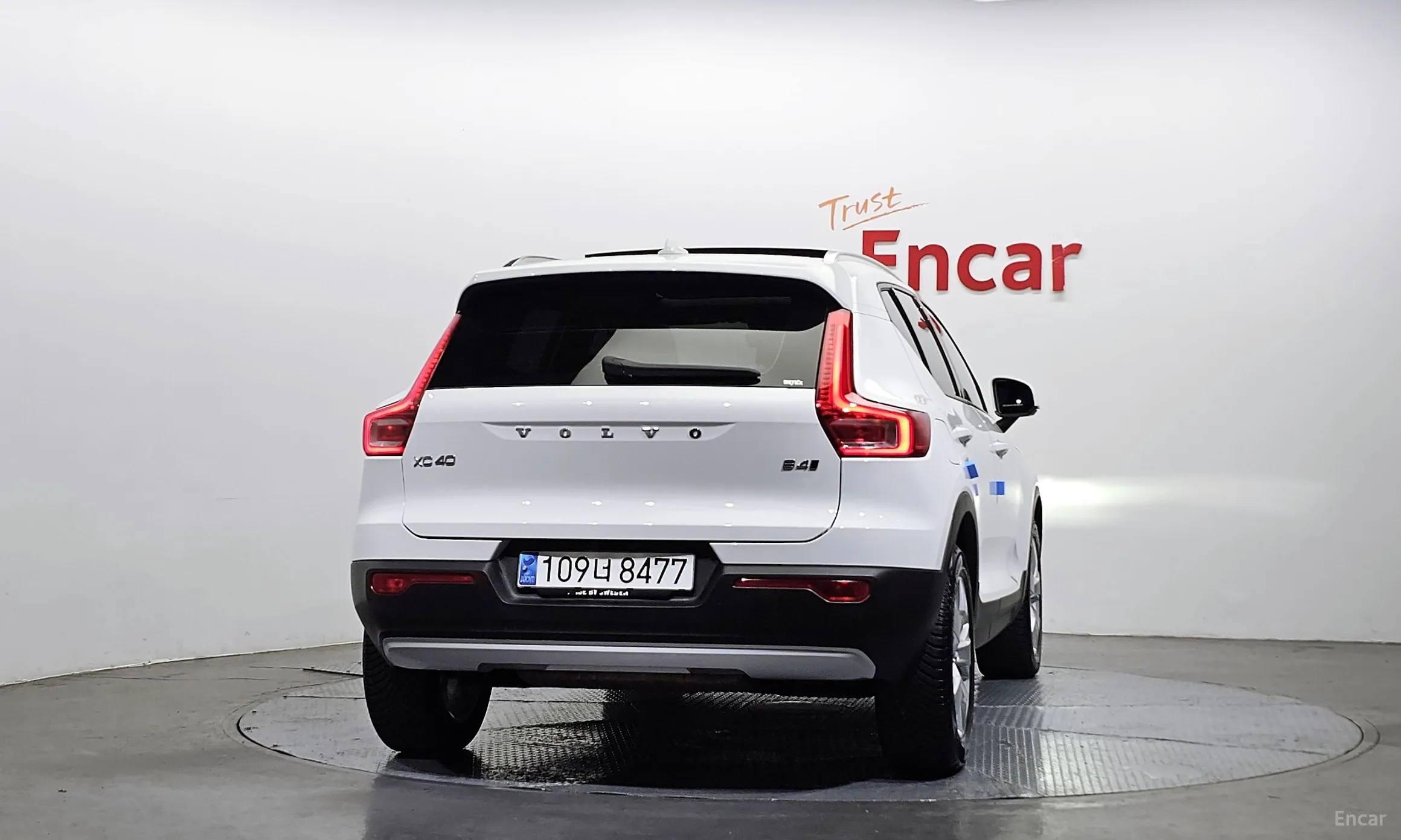 Volvo XC40 превью 4