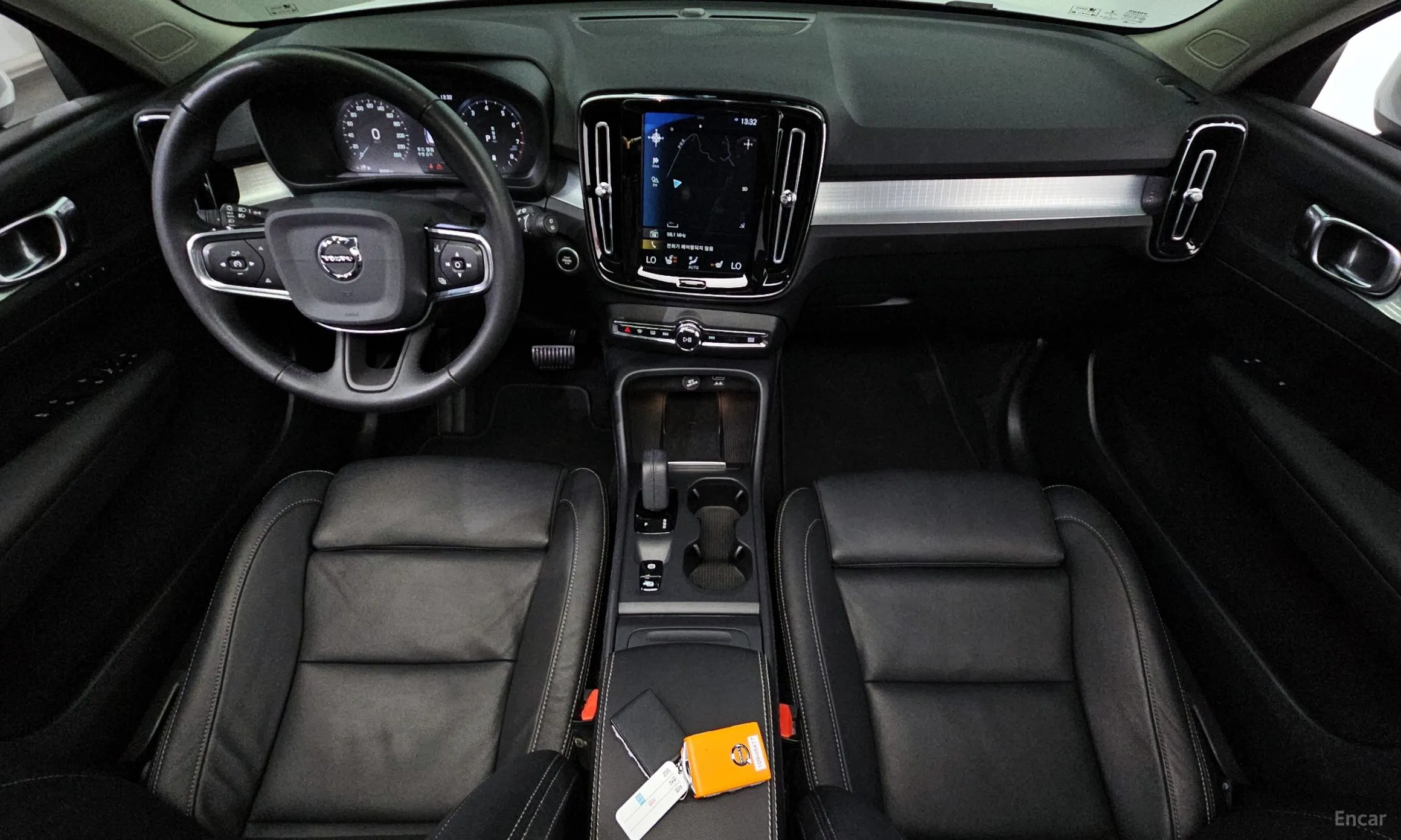 Volvo XC40 превью 7
