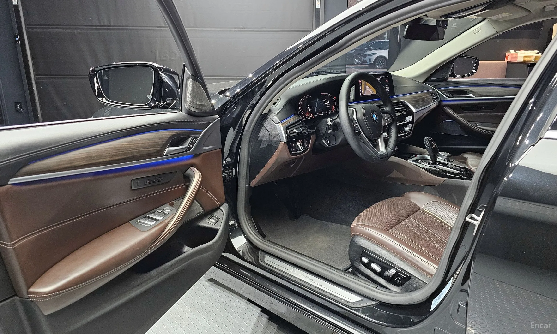 BMW 5 Series (G30) превью 10