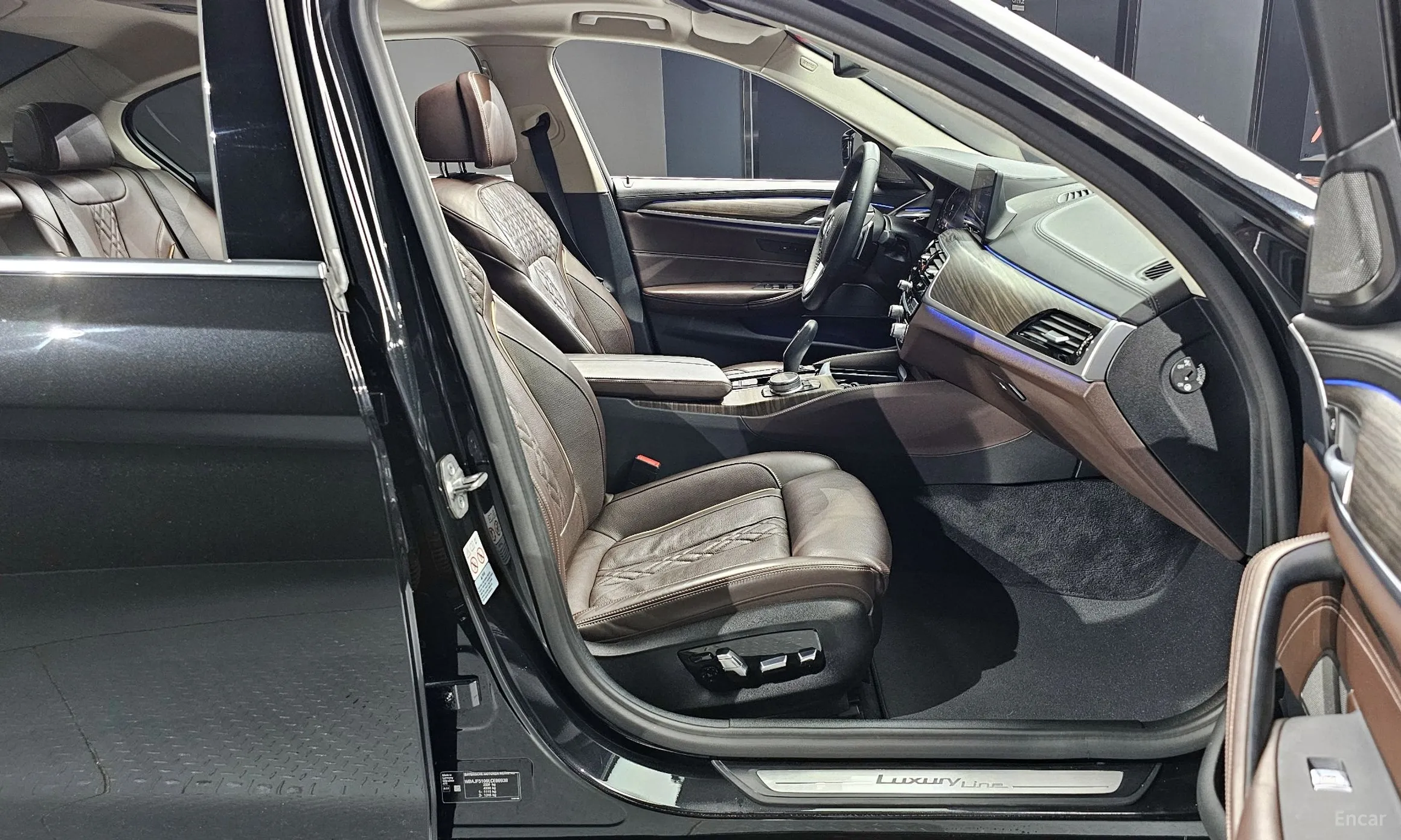 BMW 5 Series (G30) превью 11