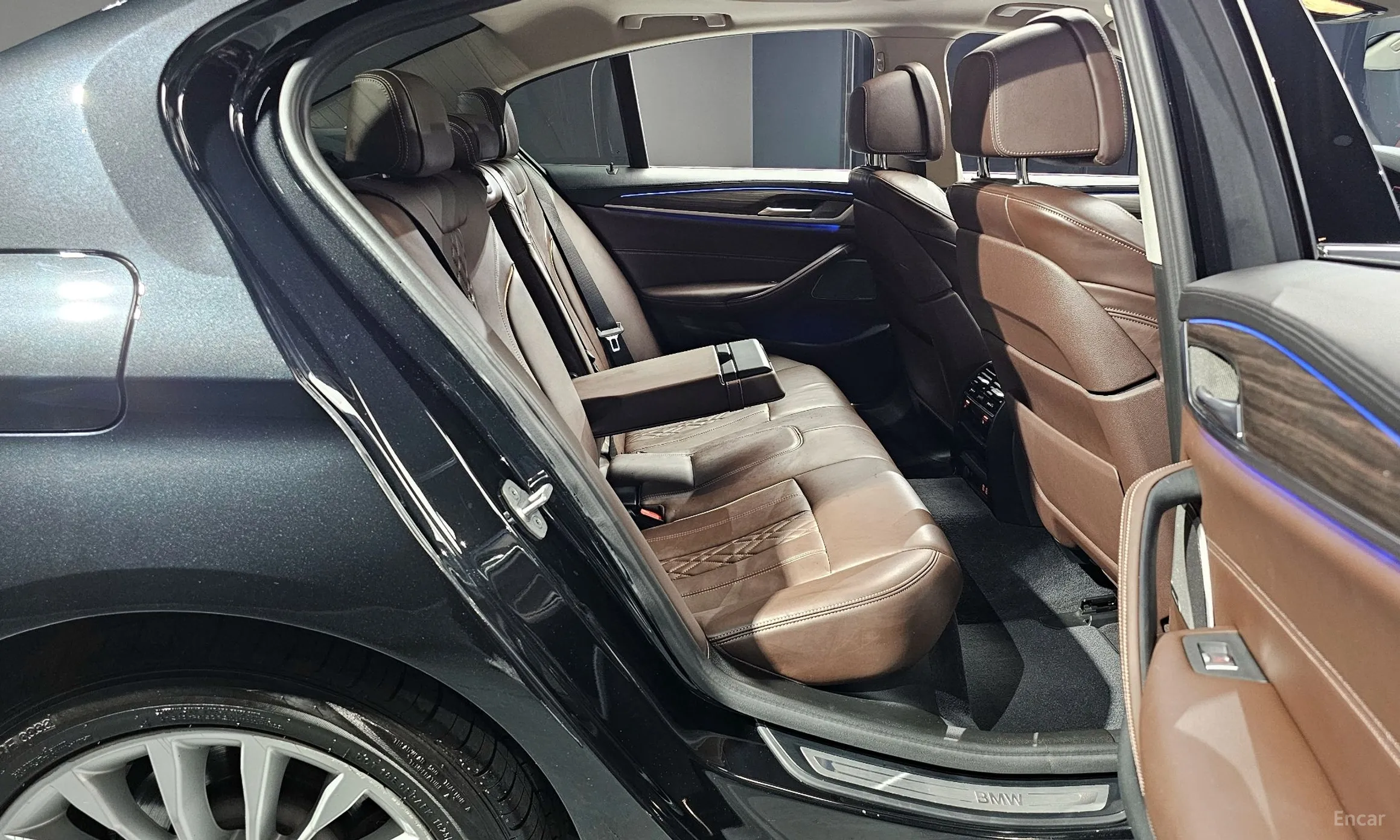 BMW 5 Series (G30) превью 12