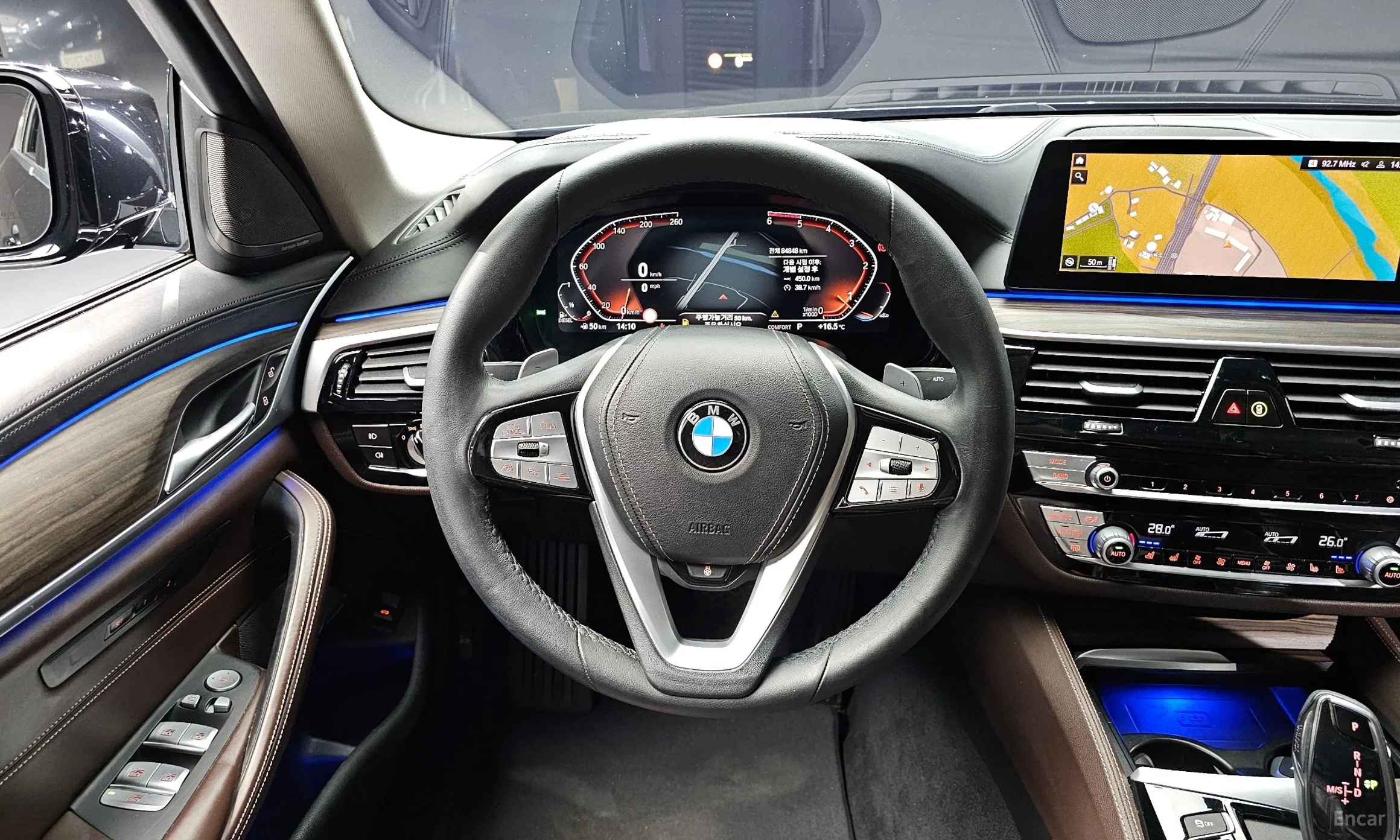 BMW 5 Series (G30) превью 13