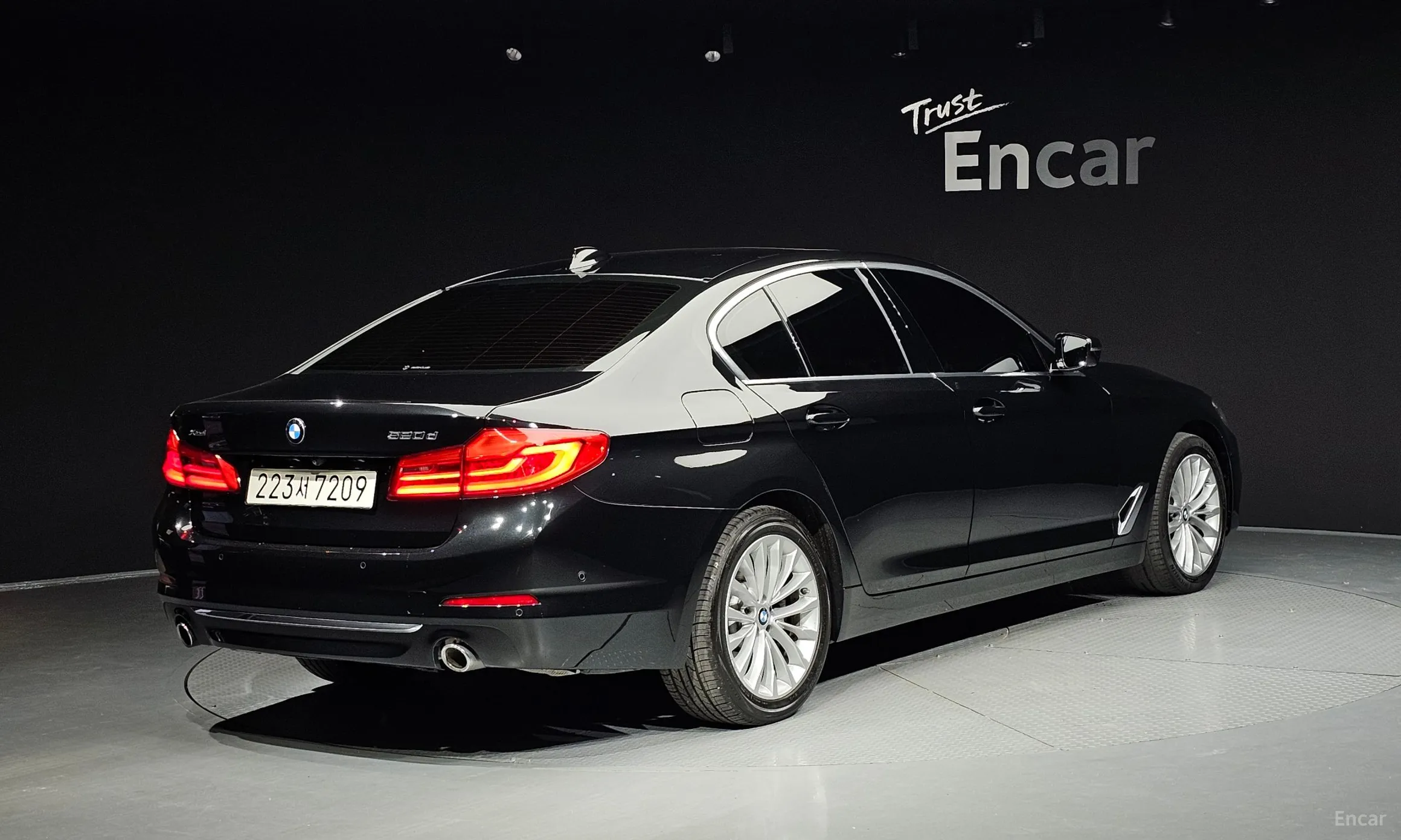 BMW 5 Series (G30) превью 2