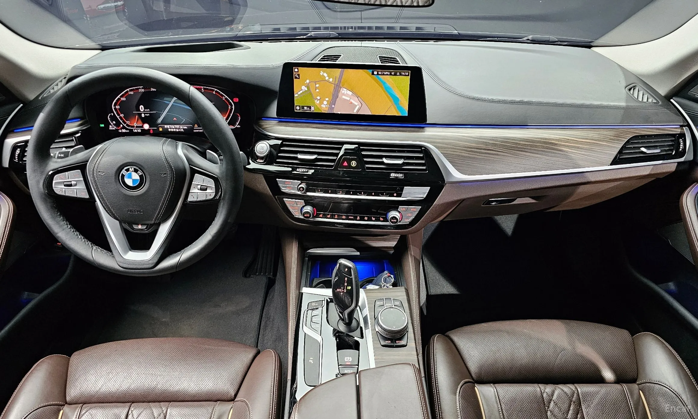 BMW 5 Series (G30) превью 7