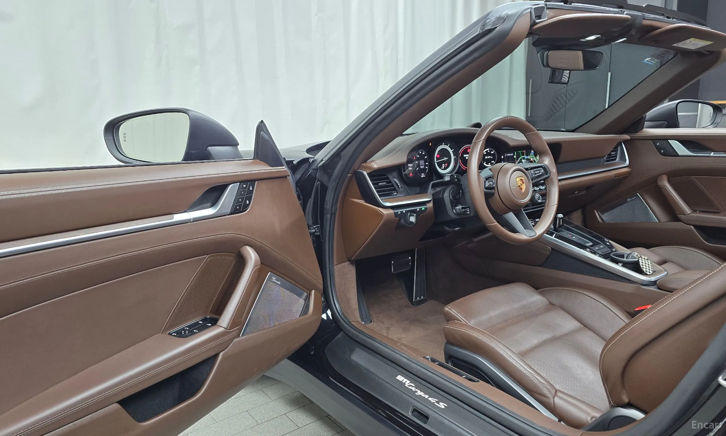 Porsche 911 (992) превью 11