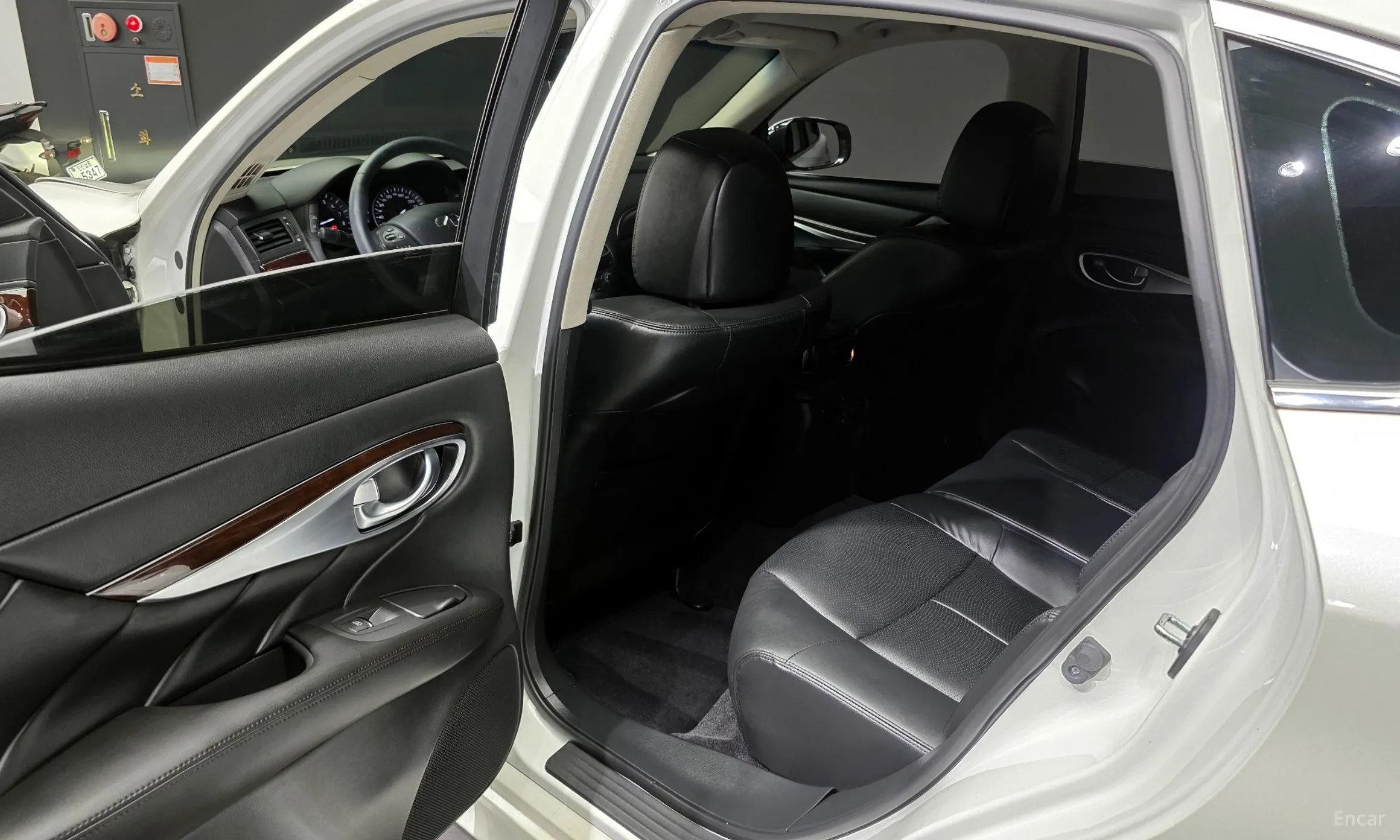 Infiniti Q70 превью 11