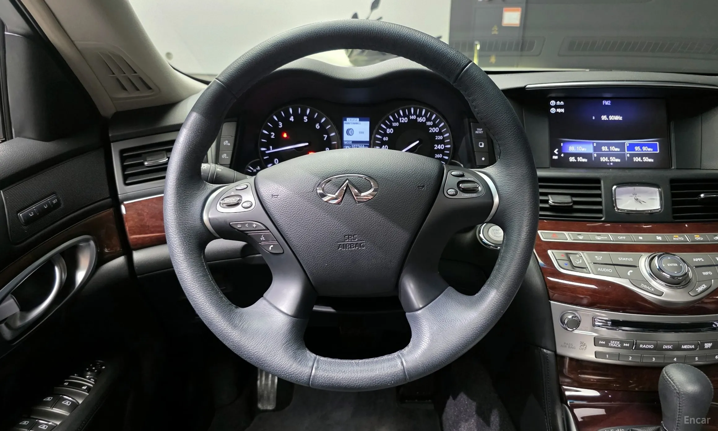 Infiniti Q70 превью 13