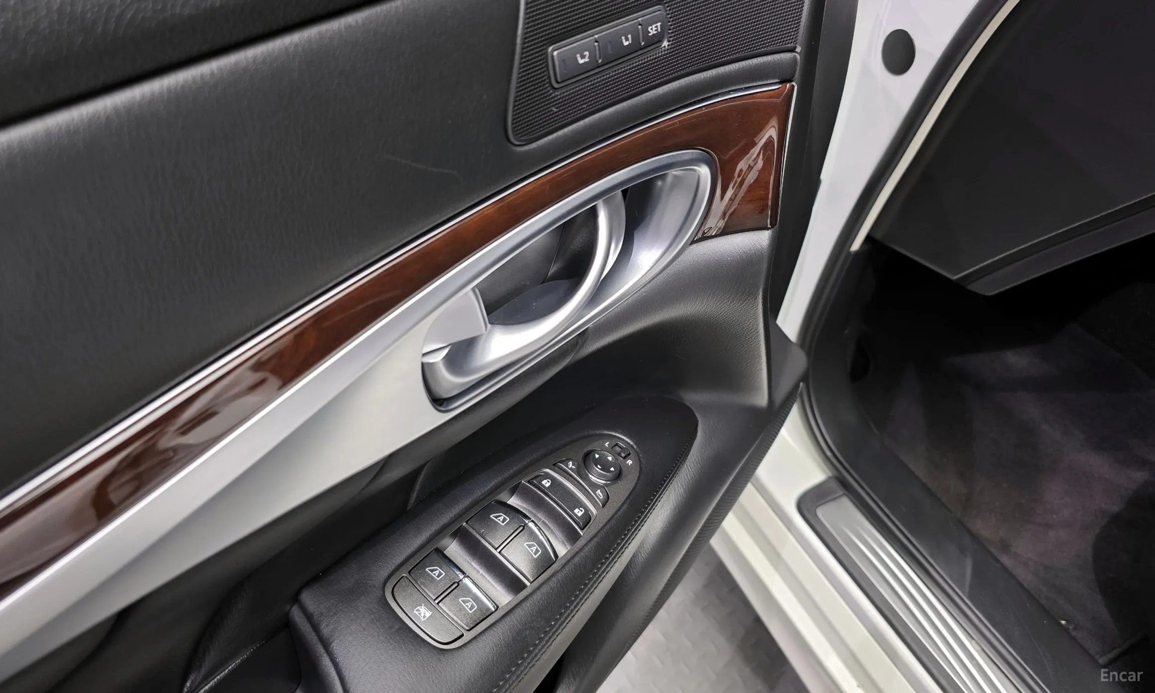 Infiniti Q70 превью 14