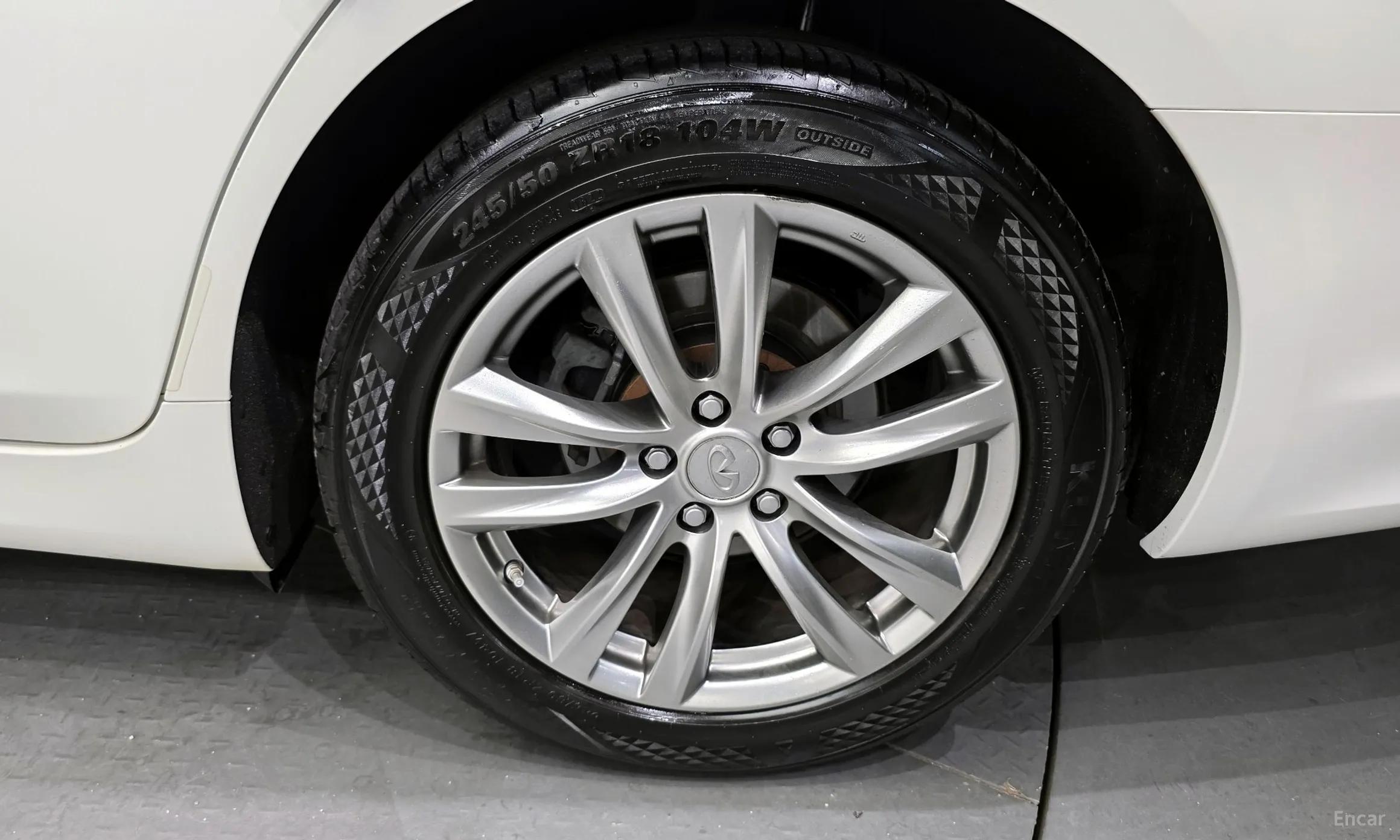Infiniti Q70 превью 5