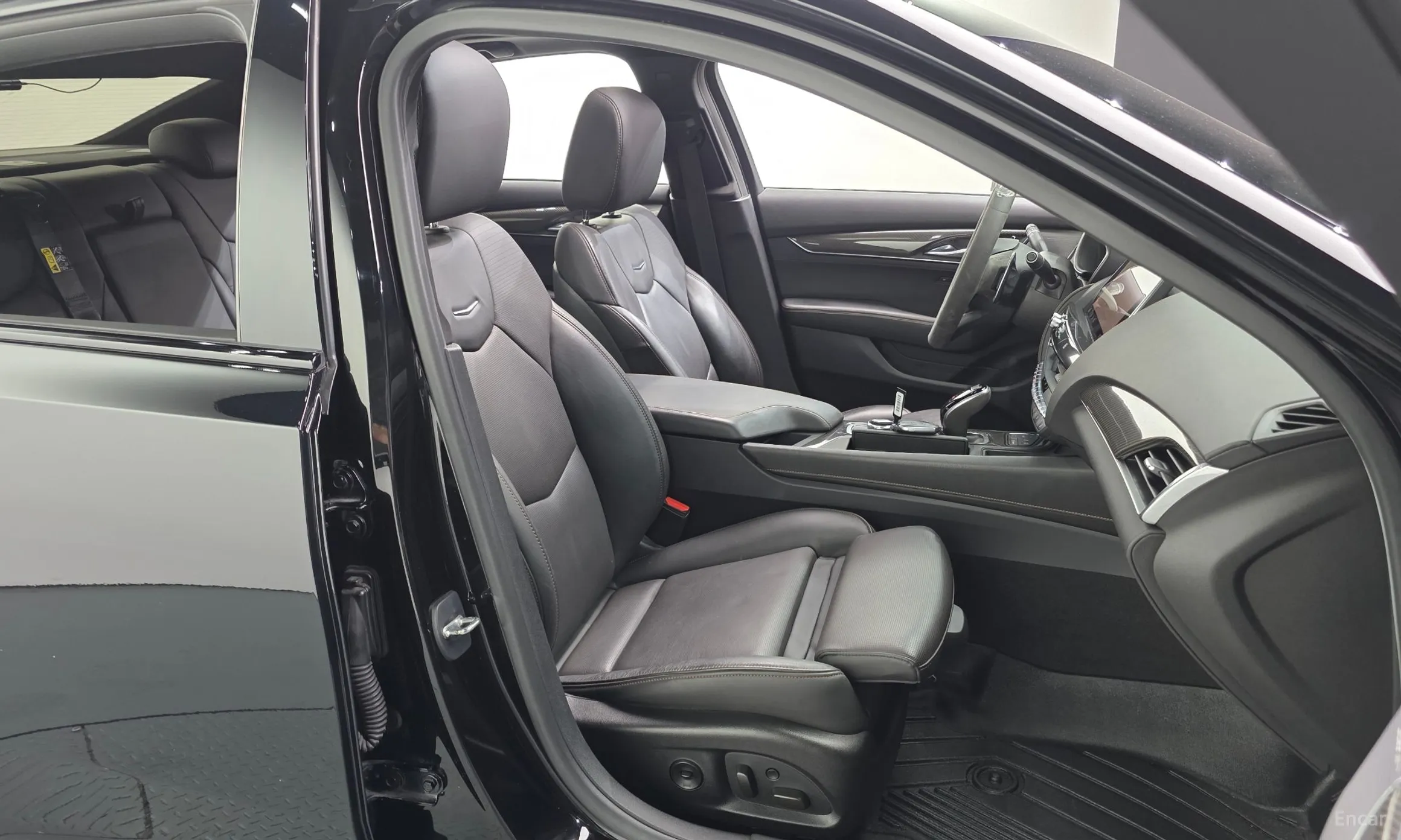 Cadillac CT5 превью 12