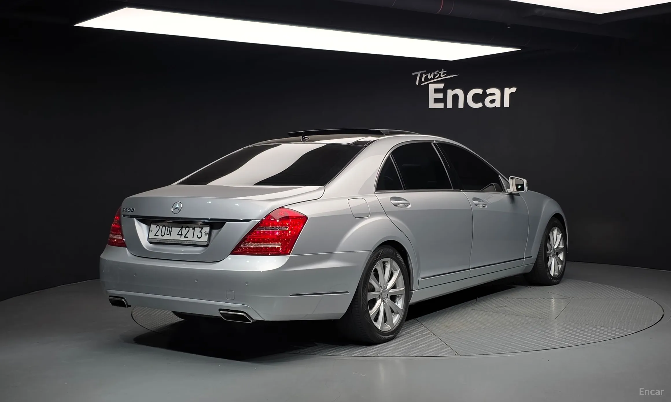 Mercedes Benz S-Class W221